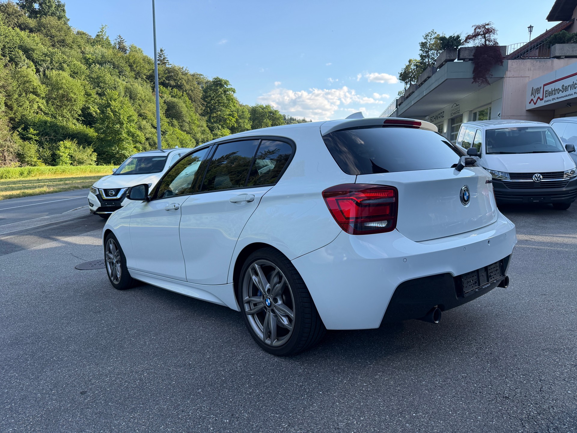BMW M135i xDrive Steptronic-image-4