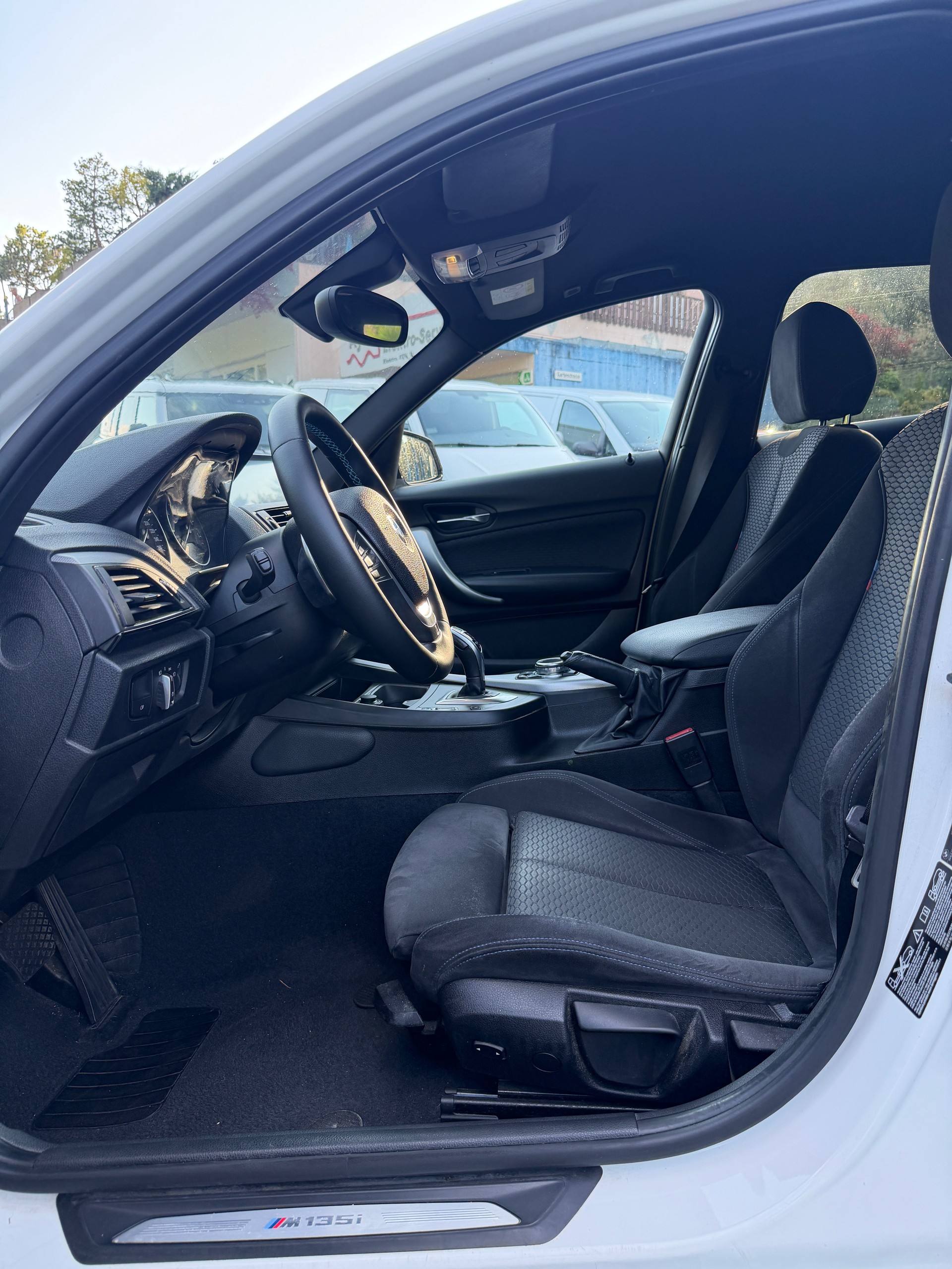 BMW M135i xDrive Steptronic-image-7