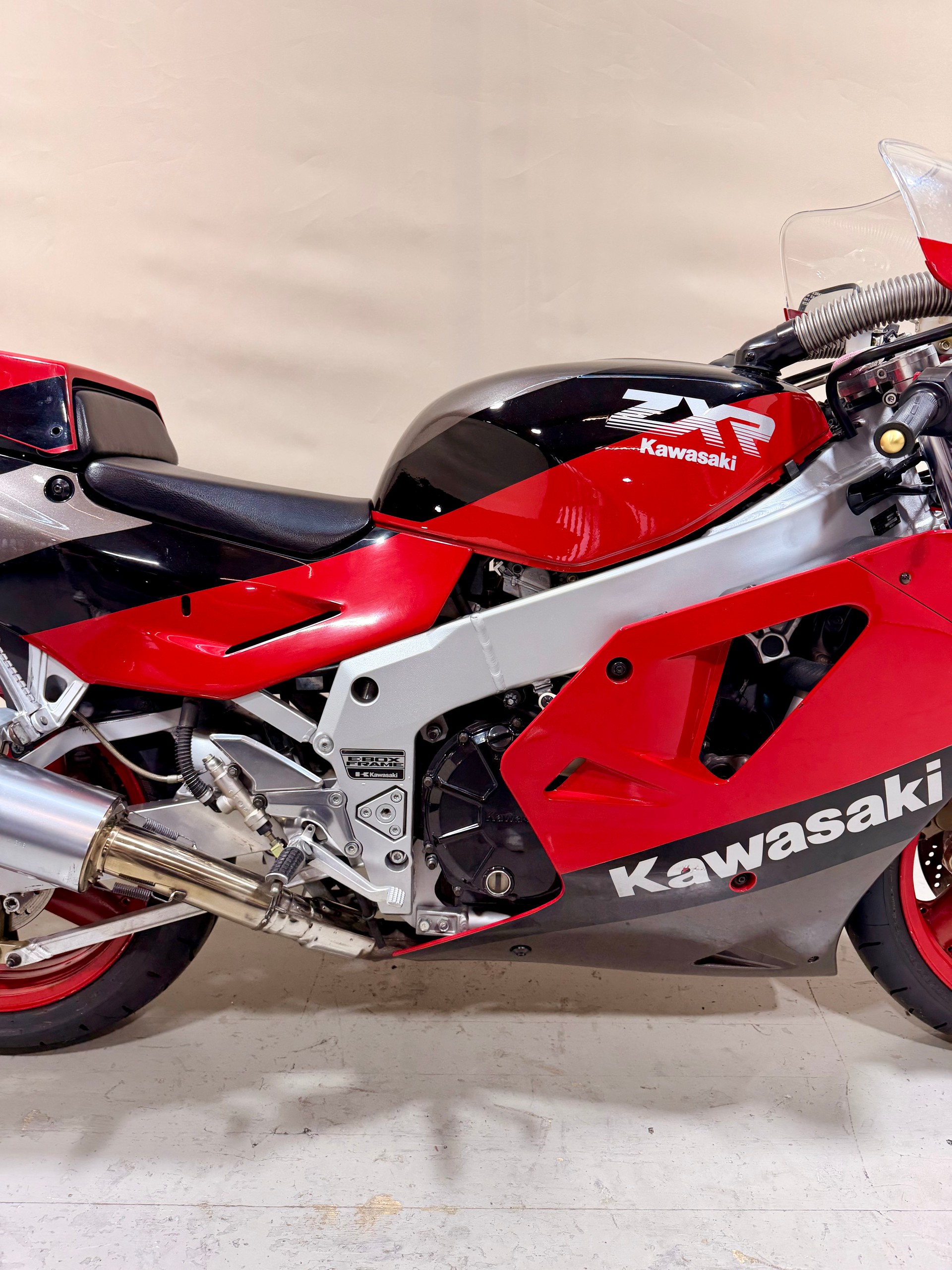 KAWASAKI ZXR-750-image-2