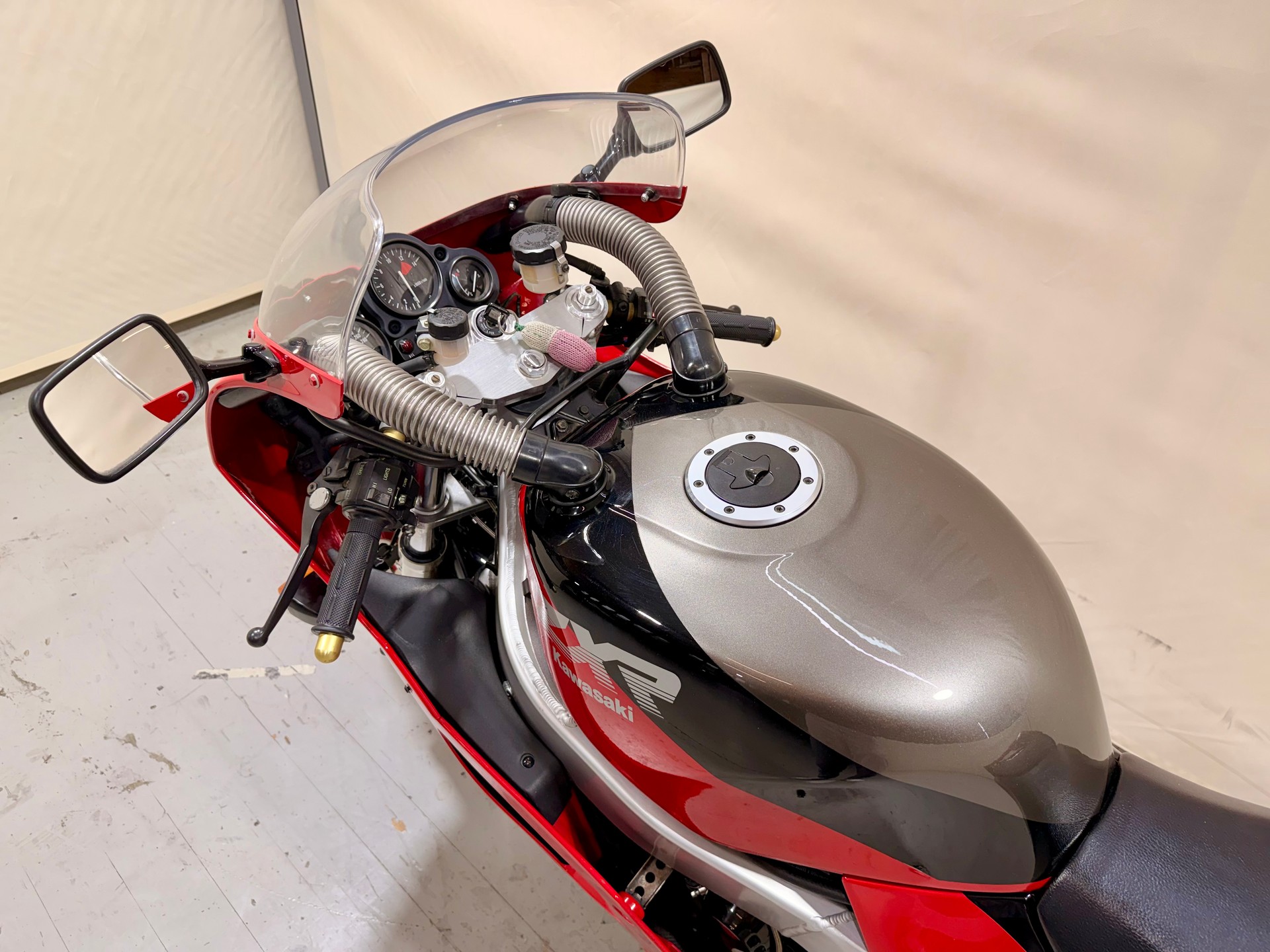 KAWASAKI ZXR-750-image-13