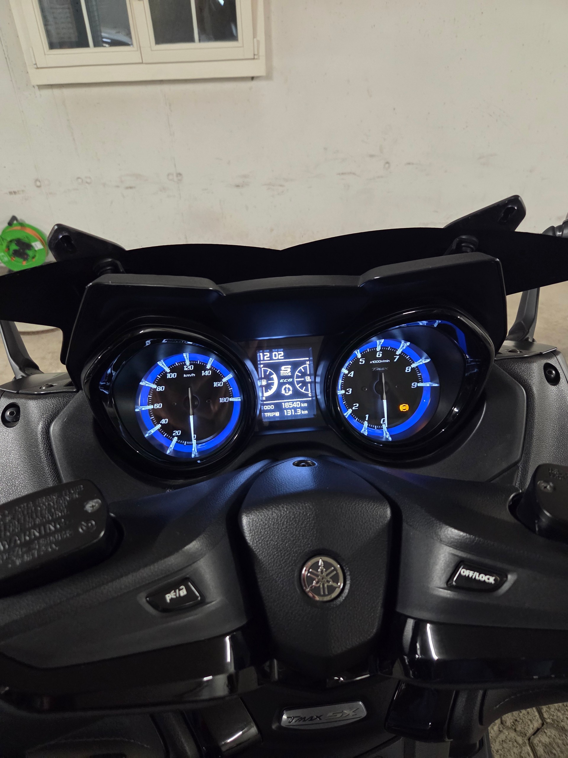 YAMAHA T-MAX XP 530 SX ABS-image-5