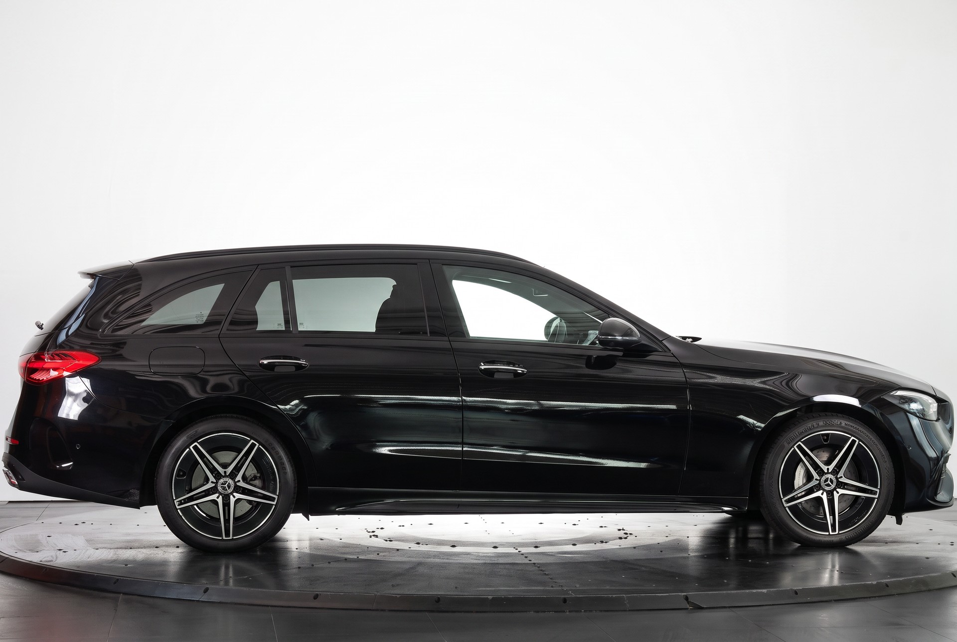 MERCEDES-BENZ C 300 e T AMG Line-showroom-element-3