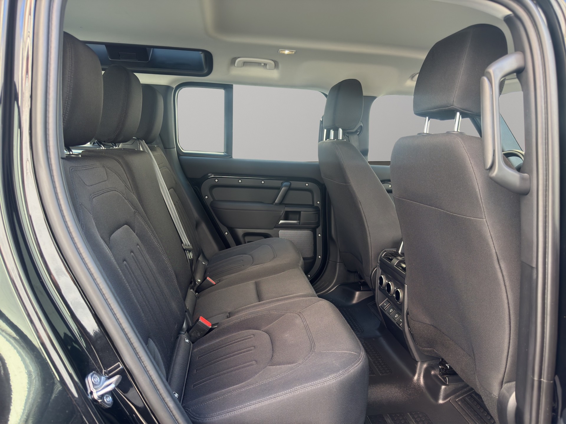 LAND ROVER Defender 110 3.0 D I6 200-image-8