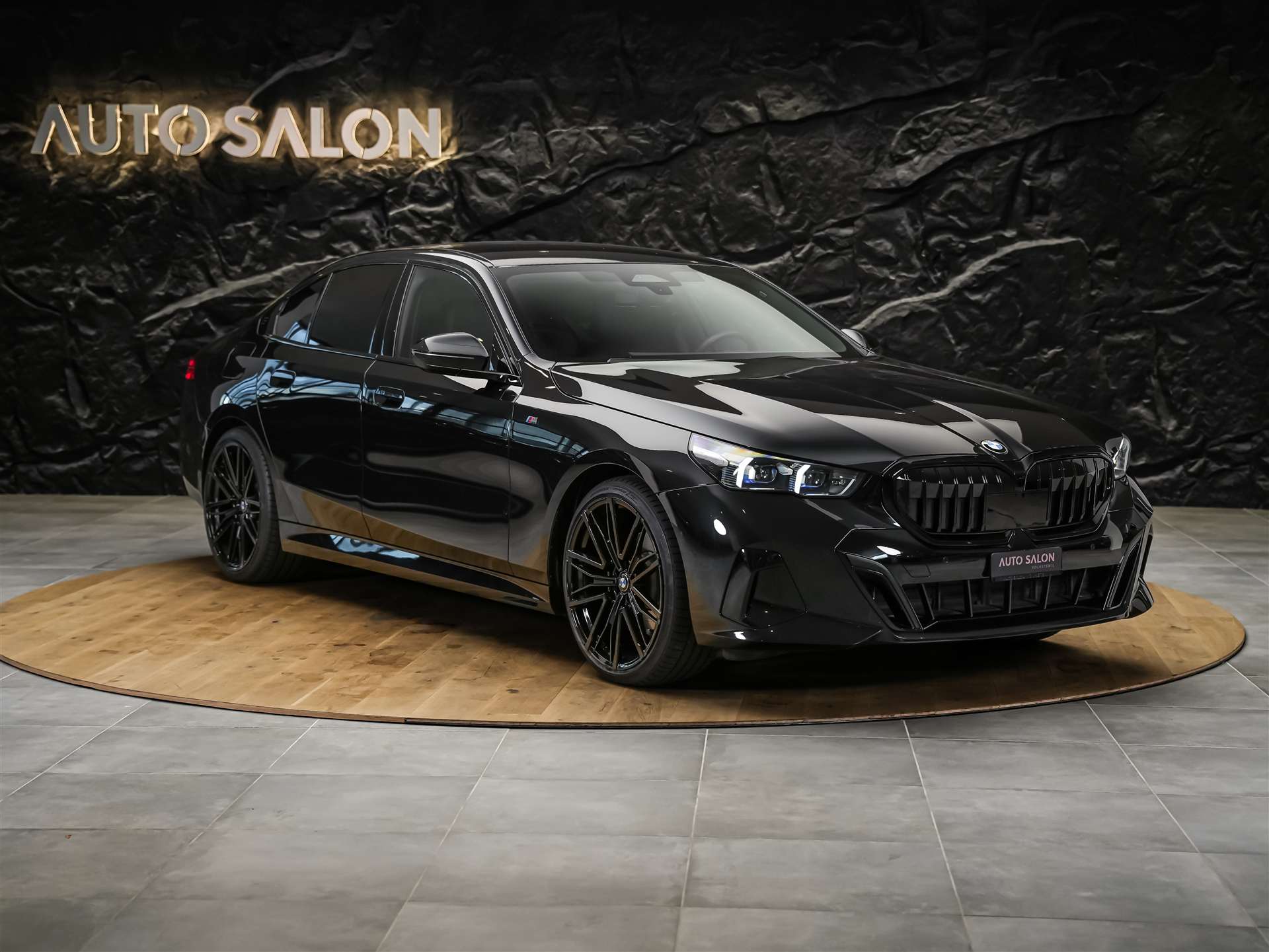 BMW 520d xDrive M Sport Steptronic *21" Felgen*All Black*Driving Assistant Plus*-image-5
