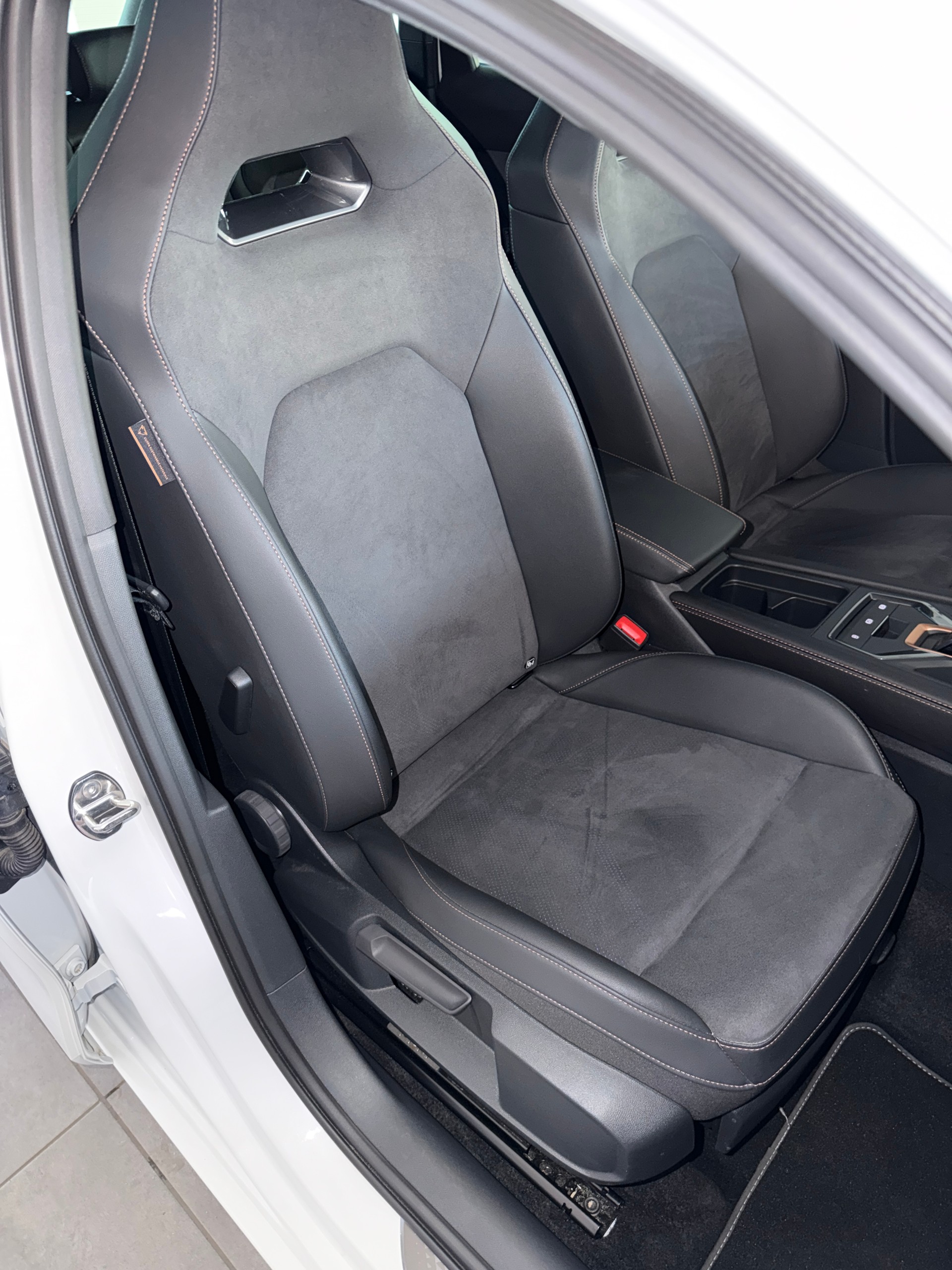 CUPRA LEON ST 2.0 TSI VZ DSG 4Drive-image-13
