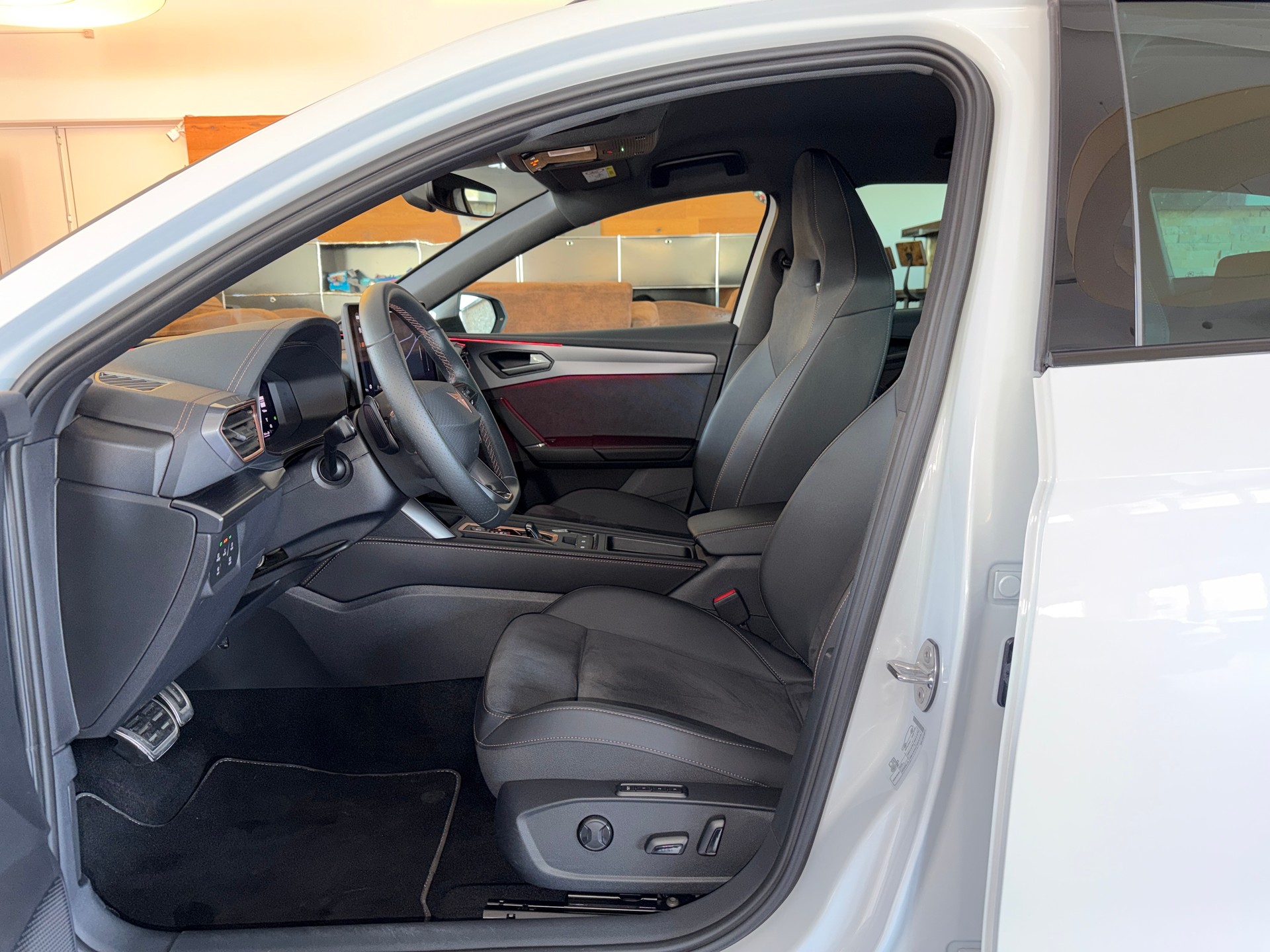 CUPRA LEON ST 2.0 TSI VZ DSG 4Drive-image-9