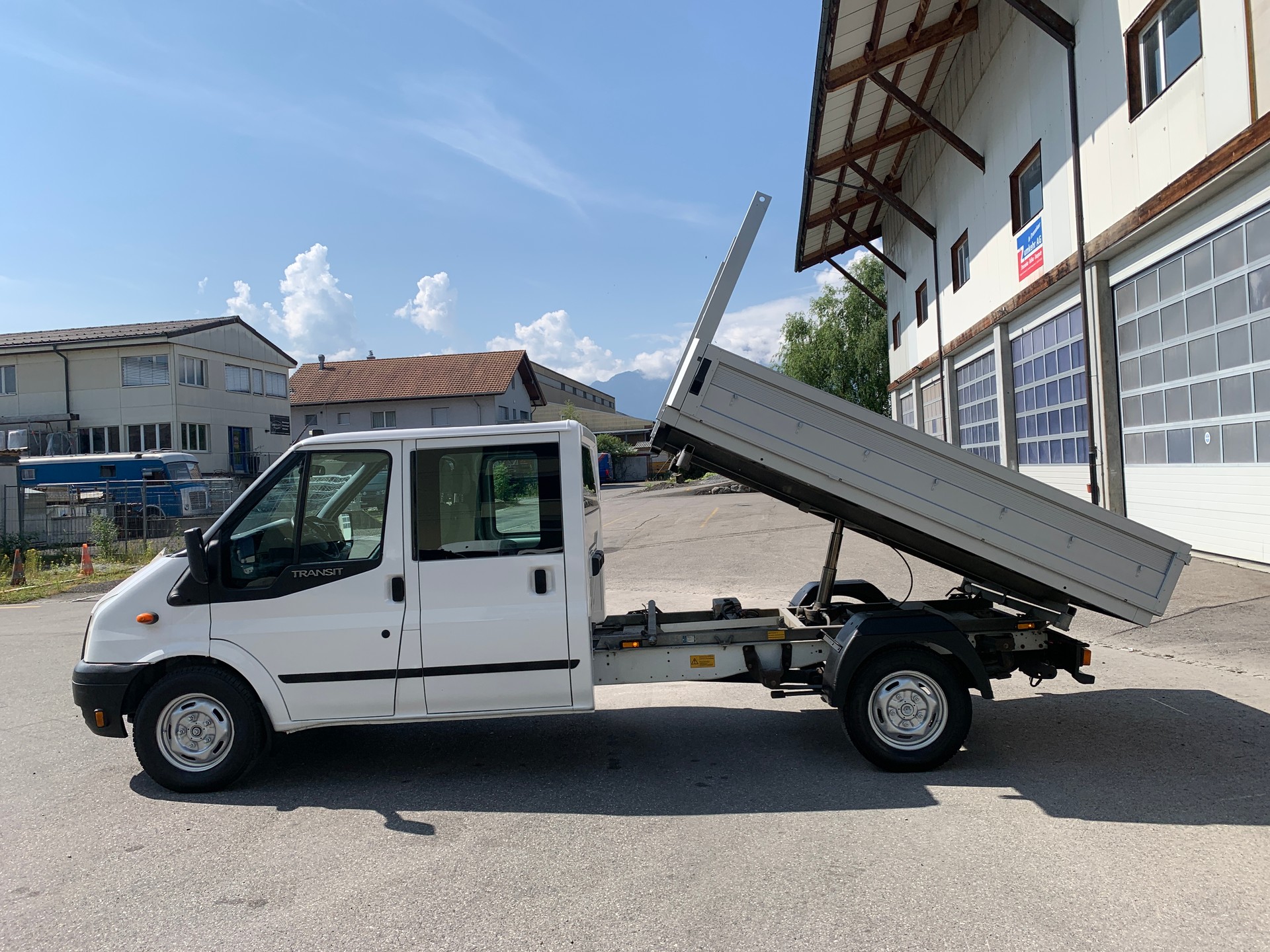 FORD Transit-showroom-element-1