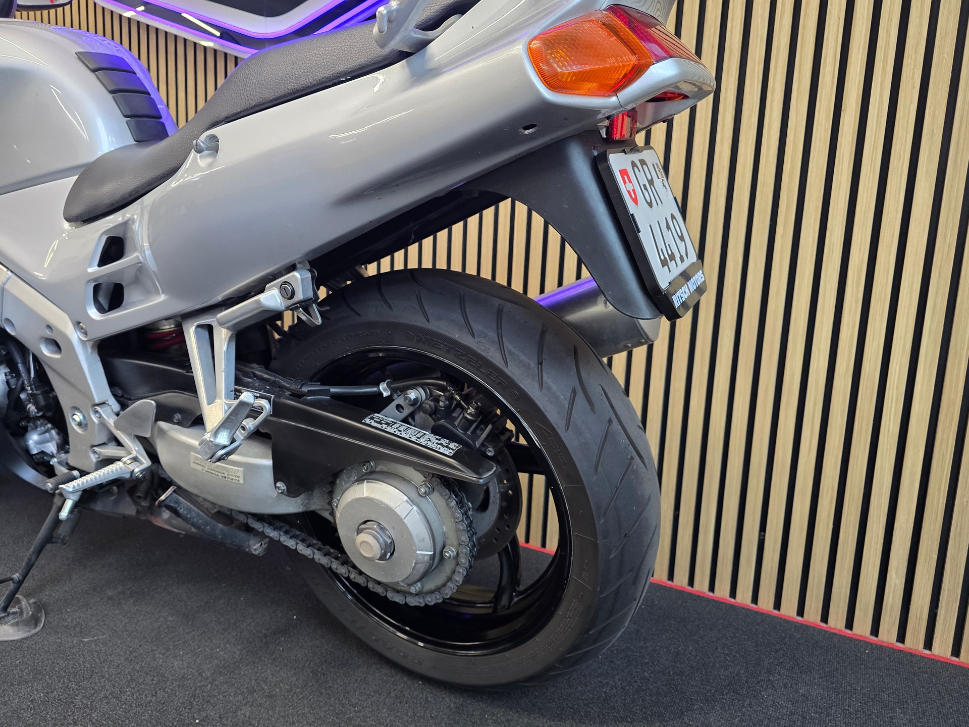 HONDA VFR 750 F R-V-image-6