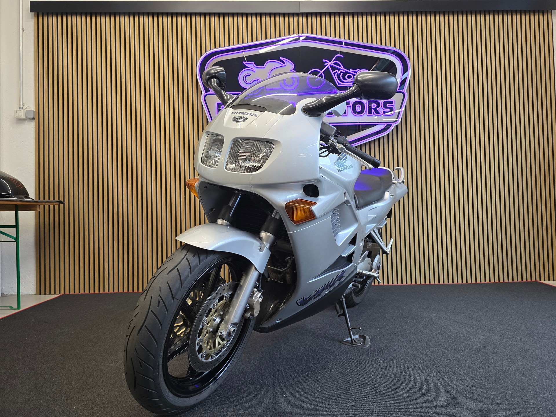 HONDA VFR 750 F R-V-image-2