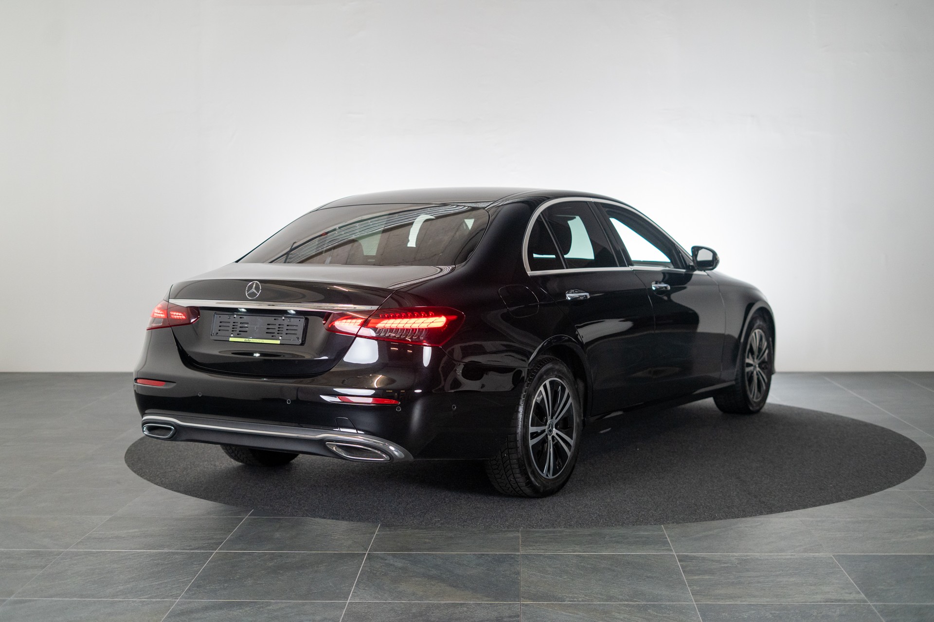 MERCEDES-BENZ E 200 Avantgarde 4matic / CH-Fahrzeug / 360°Kamera / Ambientebeleuchtung-showroom-element-3
