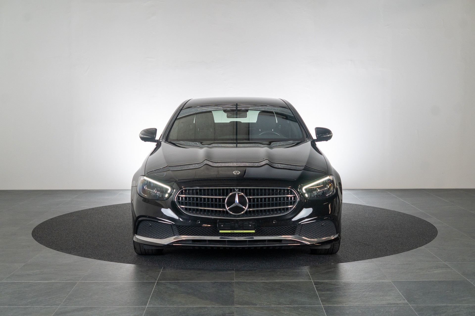 MERCEDES-BENZ E 200 Avantgarde 4matic / CH-Fahrzeug / 360°Kamera / Ambientebeleuchtung-showroom-element-1