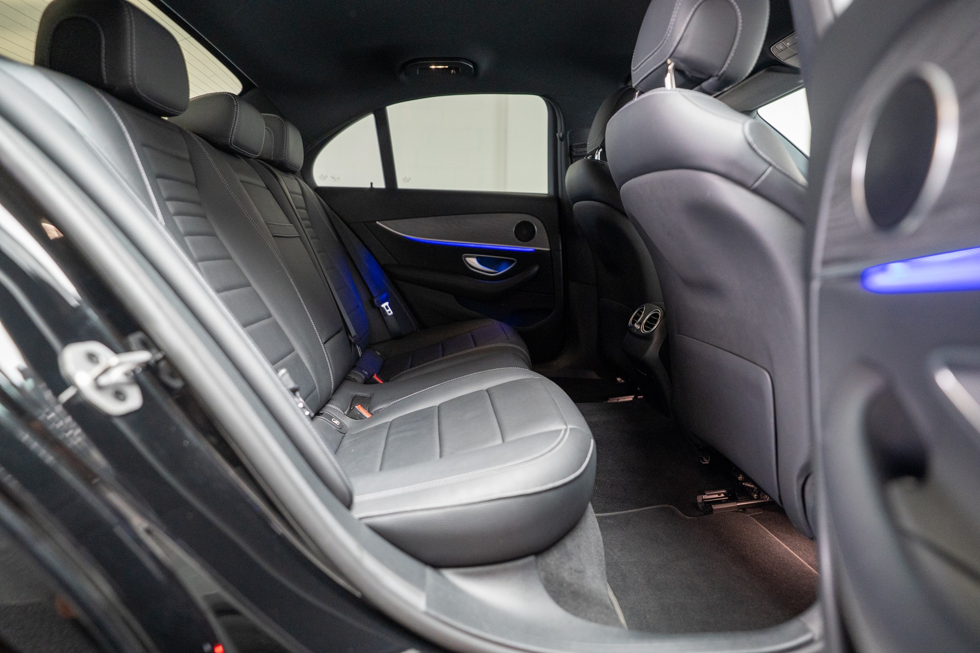 MERCEDES-BENZ E 200 Avantgarde 4matic / CH-Fahrzeug / 360°Kamera / Ambientebeleuchtung-image-11
