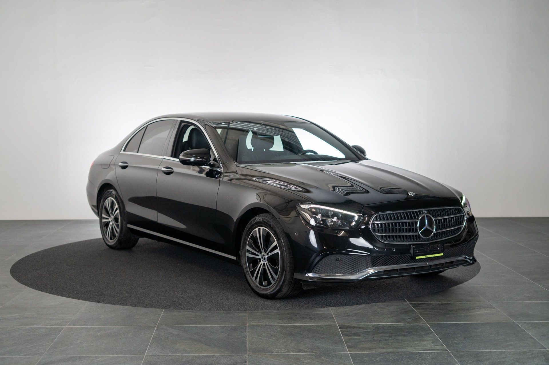 MERCEDES-BENZ E 200 Avantgarde 4matic / CH-Fahrzeug / 360°Kamera / Ambientebeleuchtung-showroom-element-2