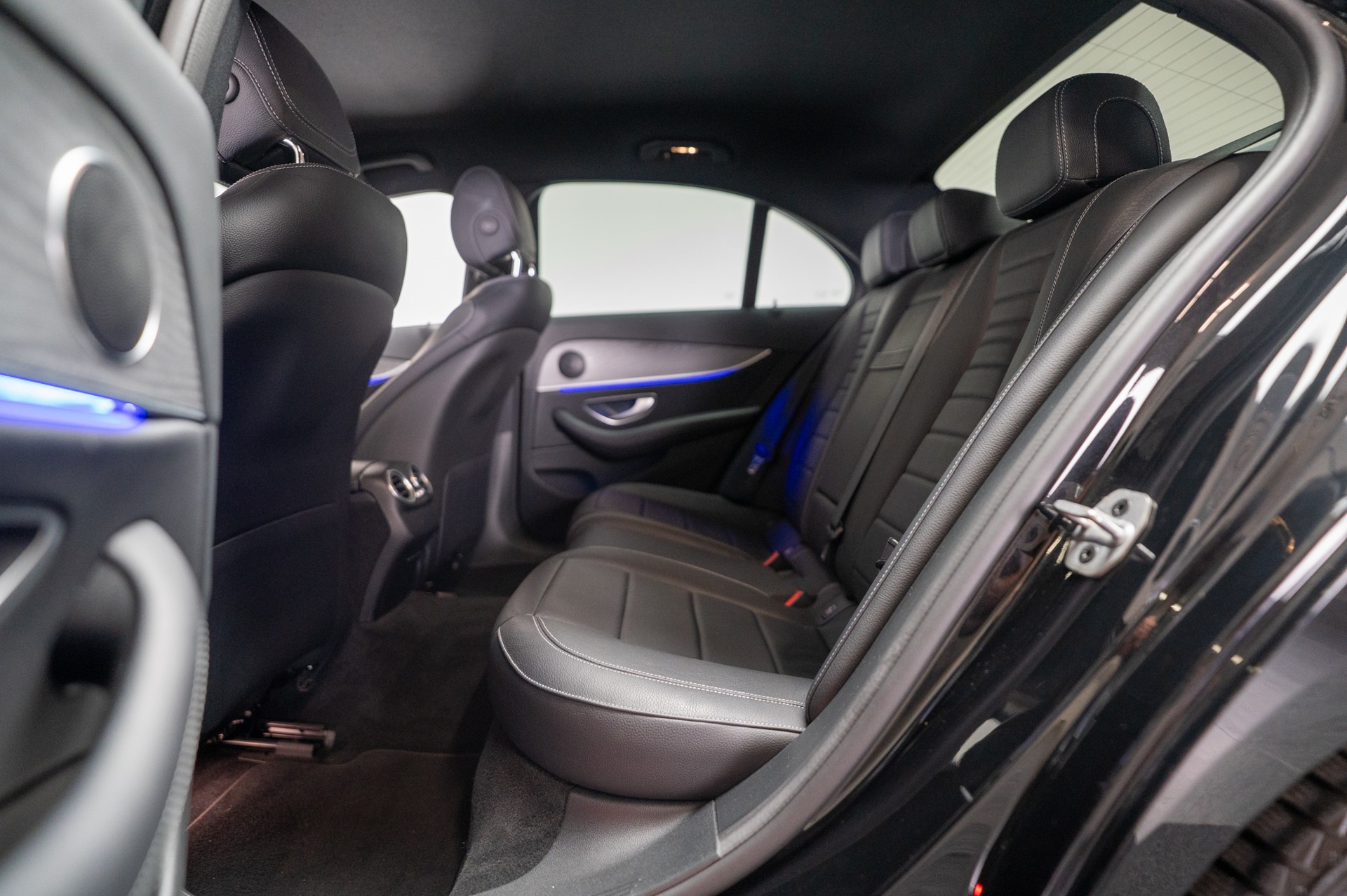 MERCEDES-BENZ E 200 Avantgarde 4matic / CH-Fahrzeug / 360°Kamera / Ambientebeleuchtung-image-20