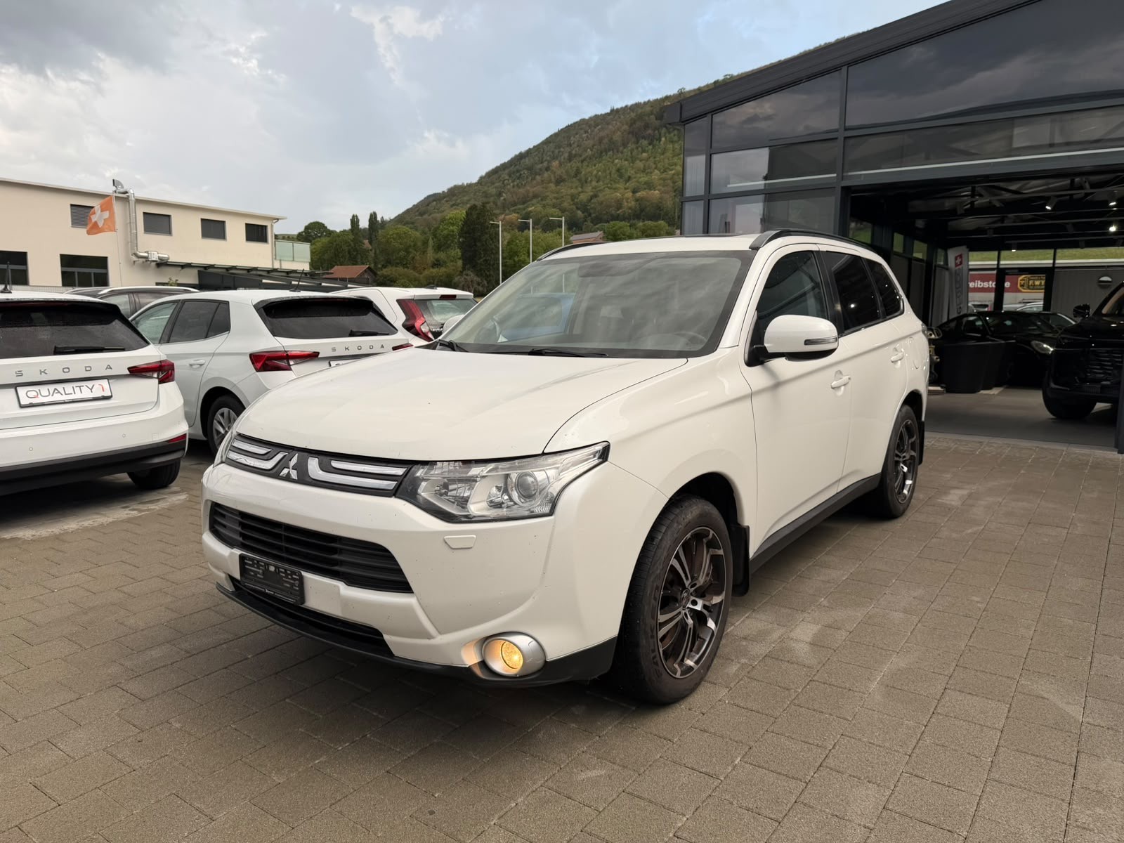 MITSUBISHI Outlander 2.2 DID Navigator Safety 4WD Automatic