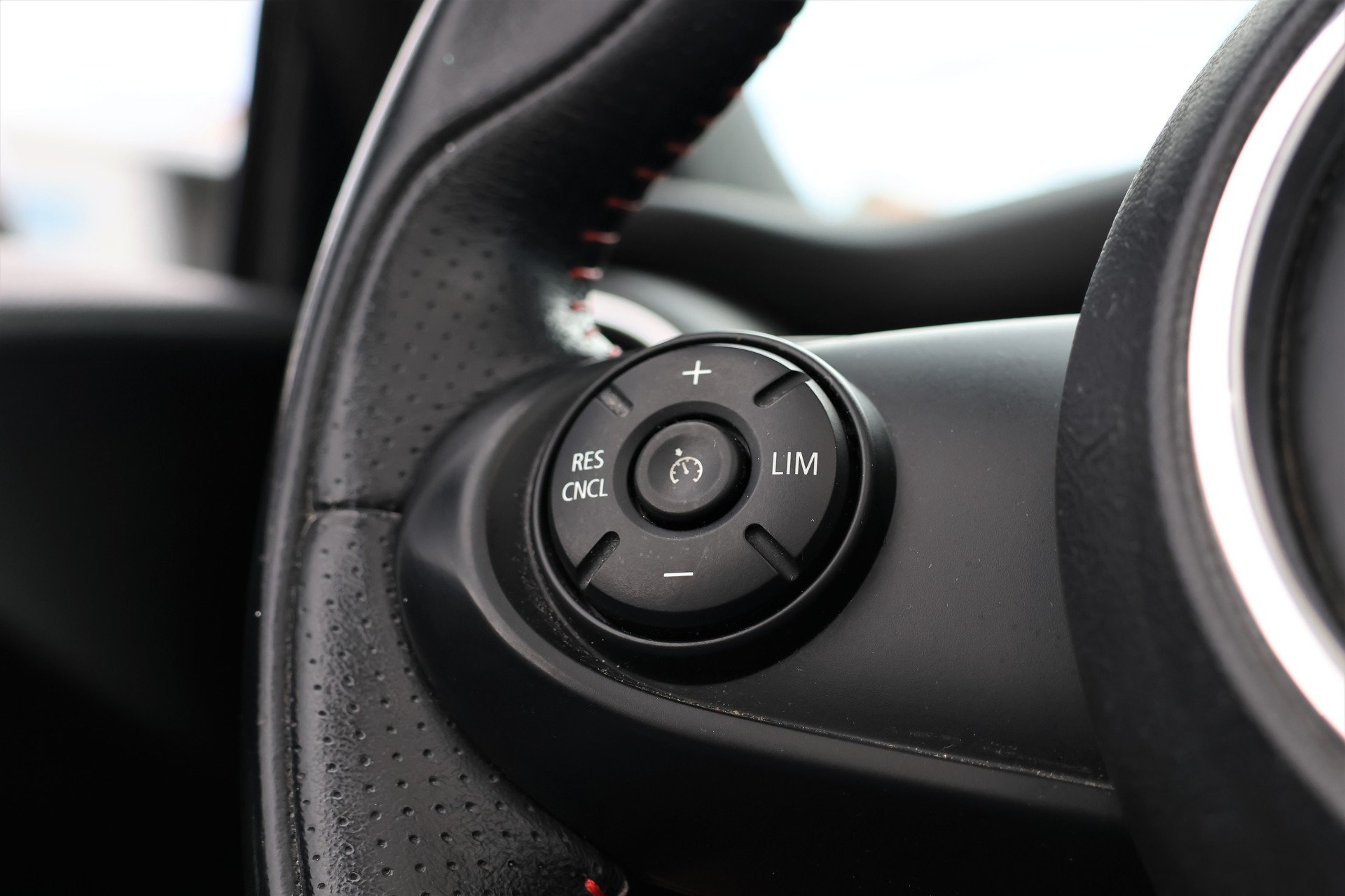 MINI Cooper S Cabriolet (CH)-image-24