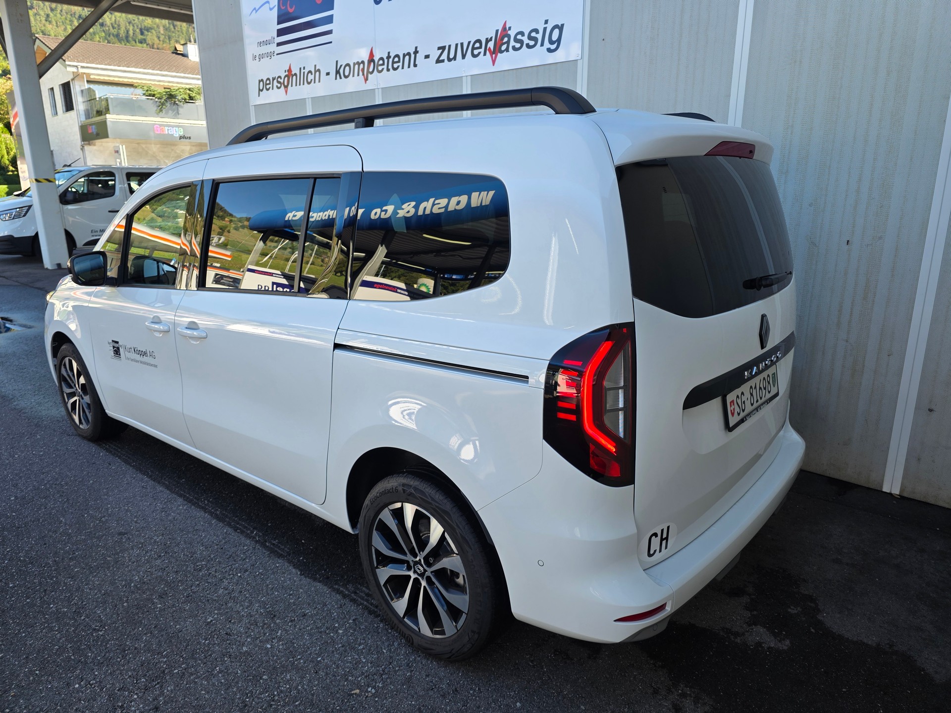 RENAULT Kangoo 1.3 TCe 130 PF Techno EDC-showroom-element-2