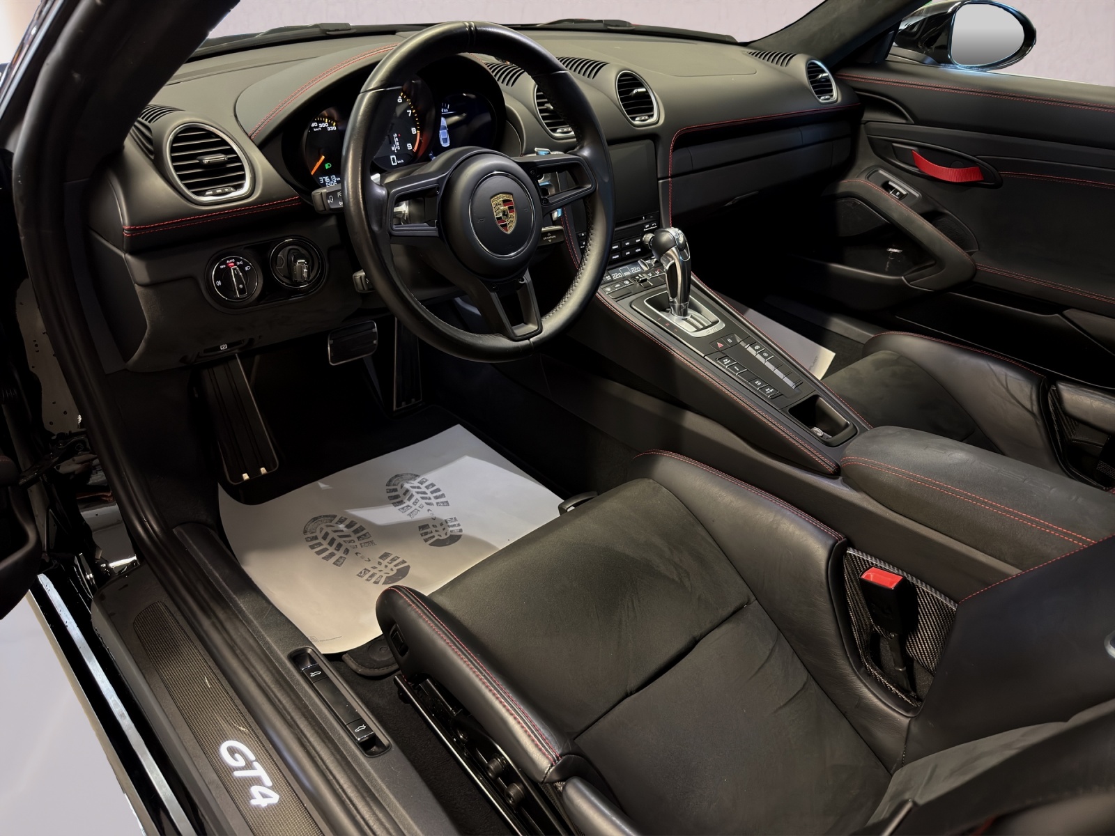 PORSCHE 718 Cayman GT4PDK-showroom-element-3