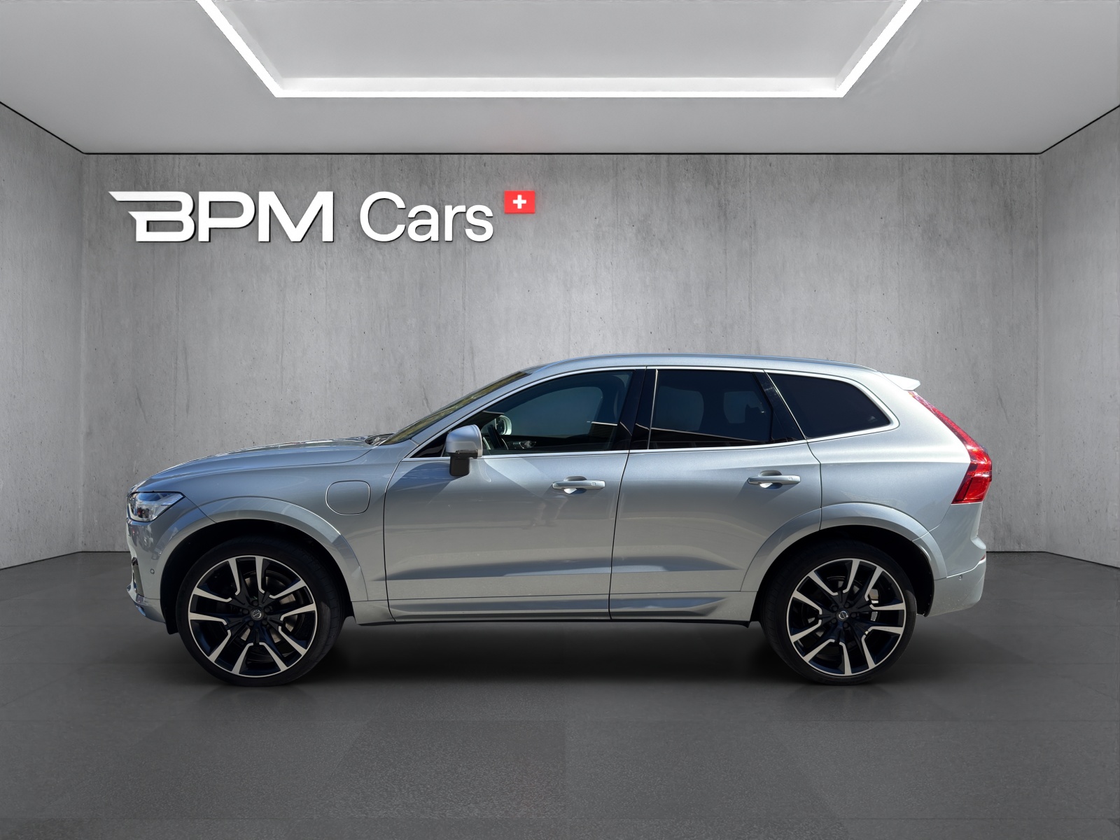 VOLVO XC60 2.0 T8 TE R-Design eAWD-showroom-element-1