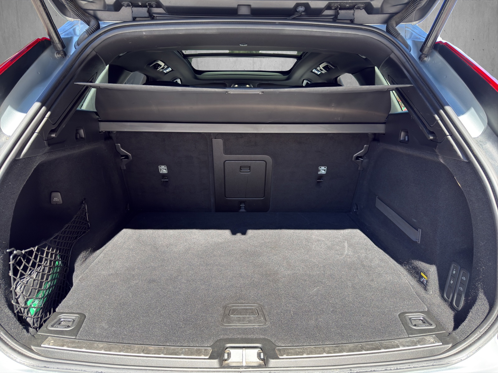 VOLVO XC60 2.0 T8 TE R-Design eAWD-image-14