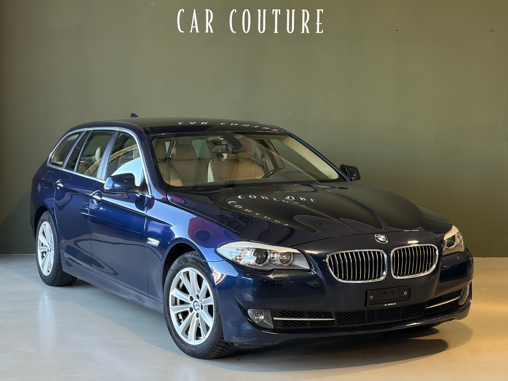 BMW 528i xDrive Touring Steptronic-showroom-element-2