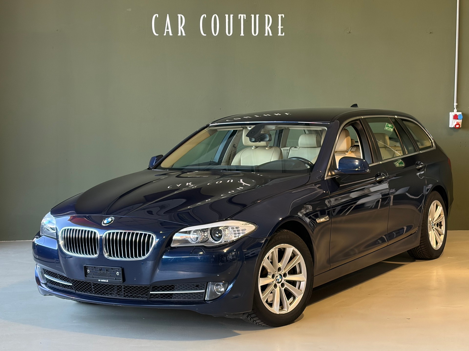 BMW 528i xDrive Touring Steptronic-showroom-element-1