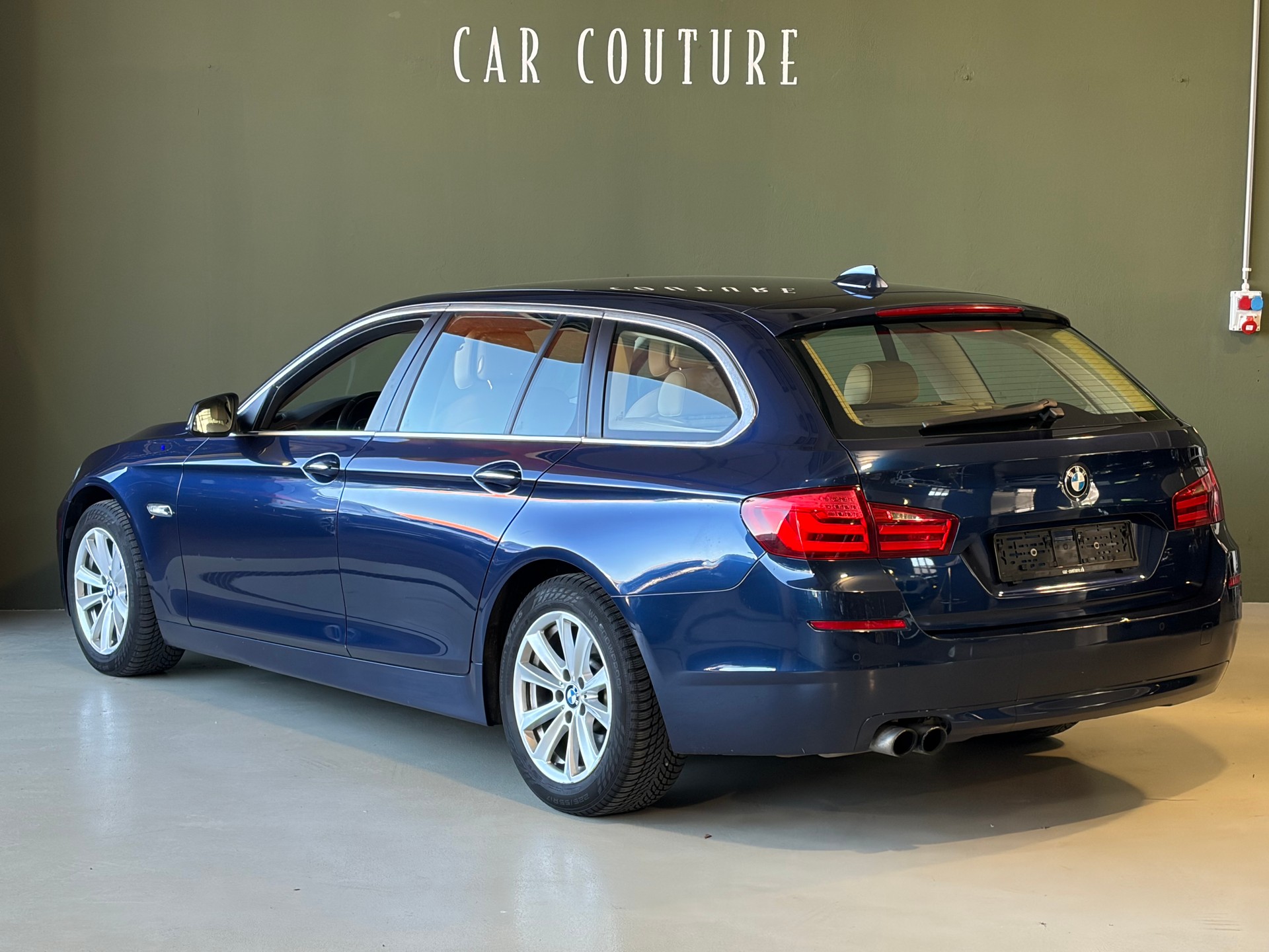 BMW 528i xDrive Touring Steptronic-showroom-element-3