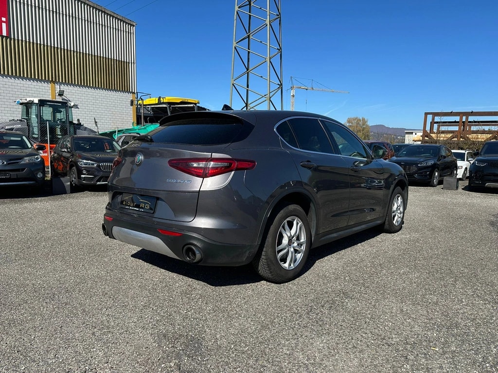 ALFA ROMEO Stelvio 2.0 Executive Q4 Automatic-image-5