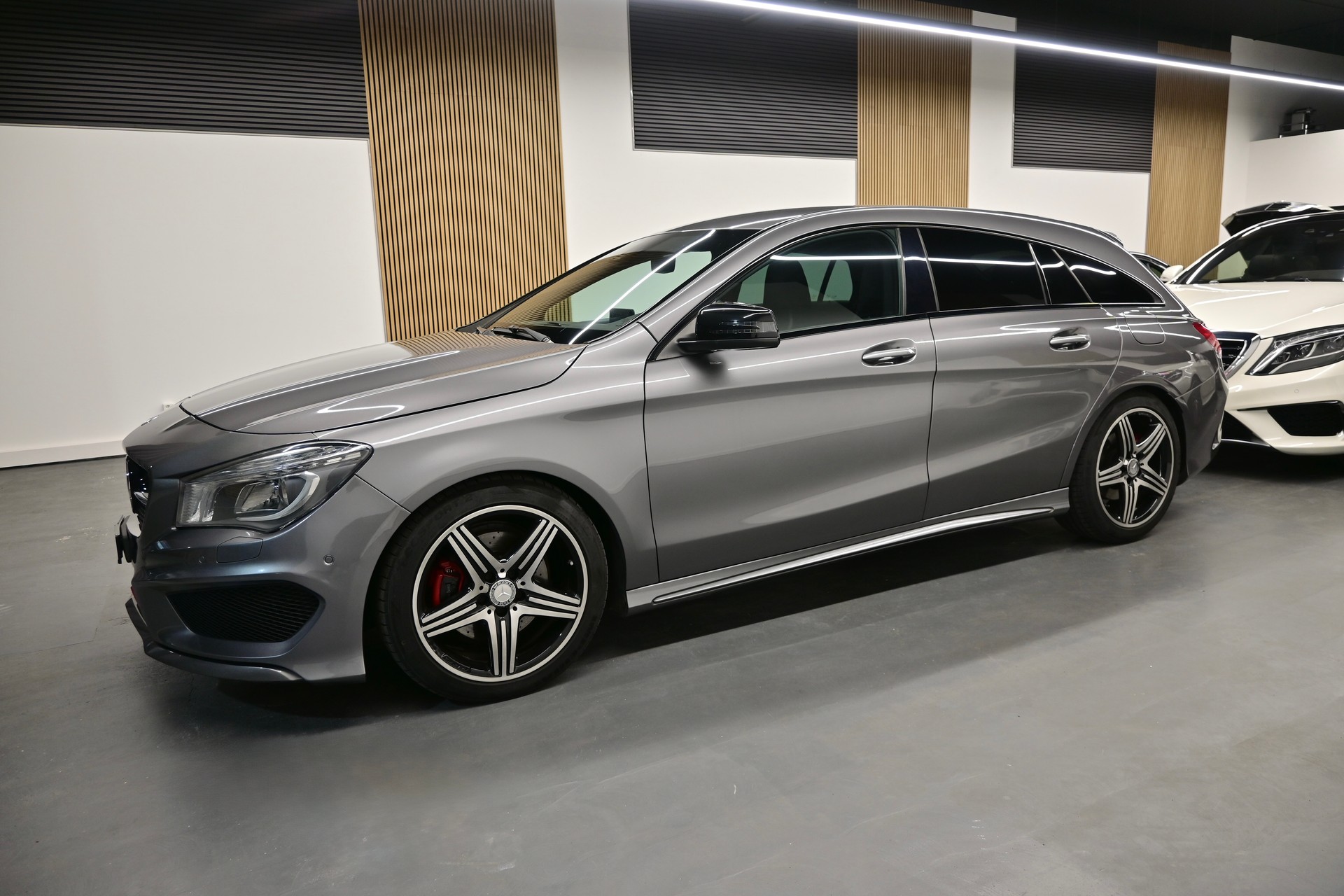 MERCEDES-BENZ CLA Shooting Brake 250 Sport 4Matic 7G-DCT-showroom-element-3
