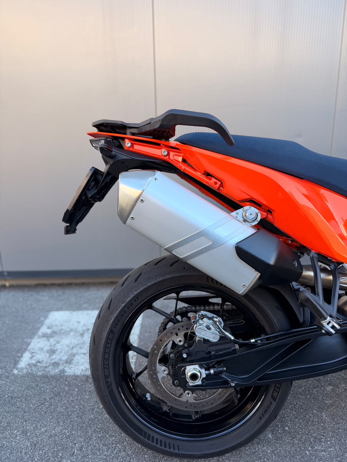KTM 890 SMT-showroom-element-2
