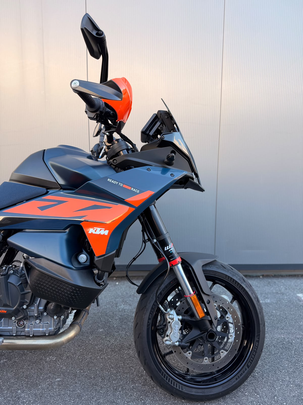 KTM 890 SMT-showroom-element-1