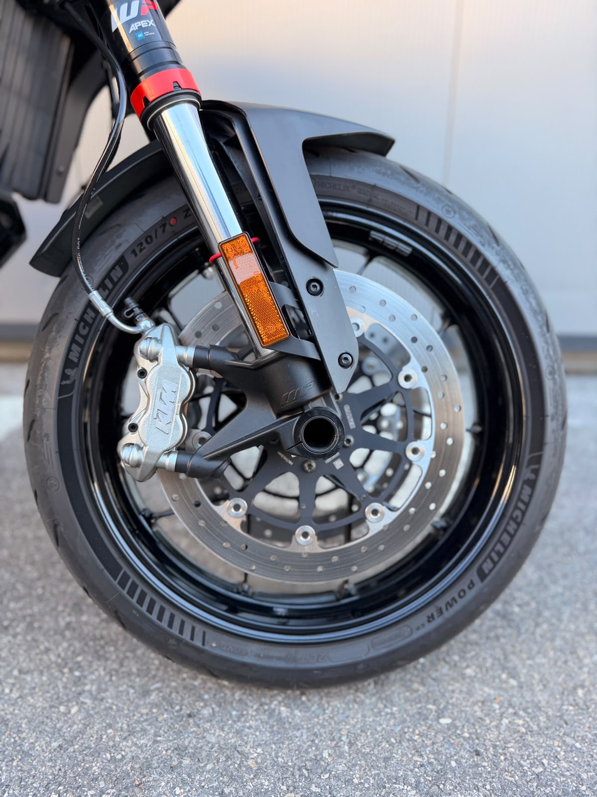 KTM 890 SMT-image-4