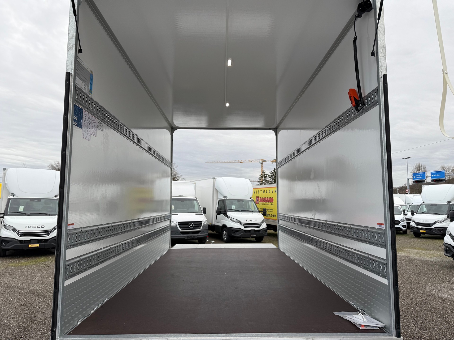 HUMBAUR HK 1625 Koffer mit Hebebühne / Durchladesystem-image-8