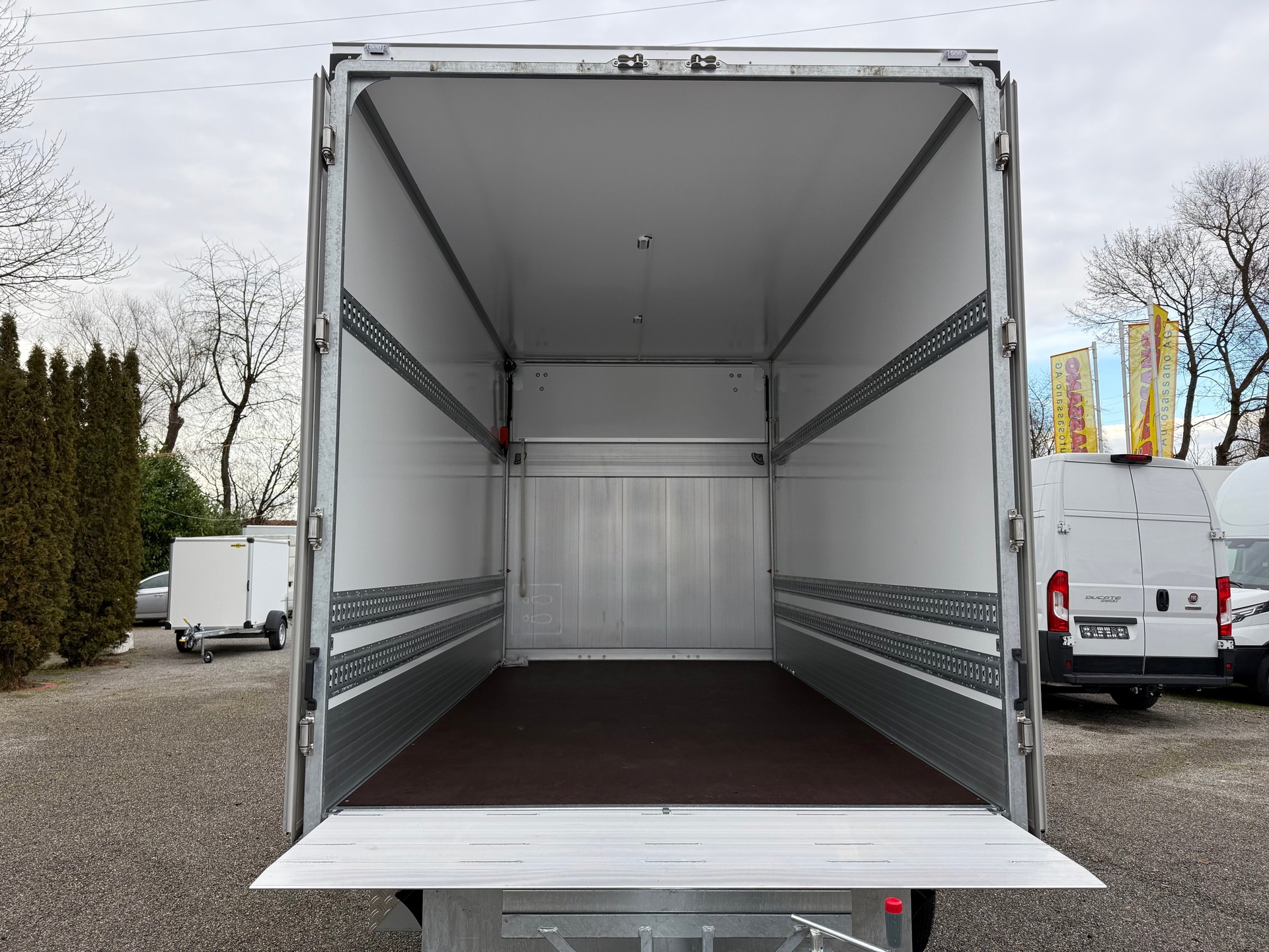 HUMBAUR HK 1625 Koffer mit Hebebühne / Durchladesystem-image-12