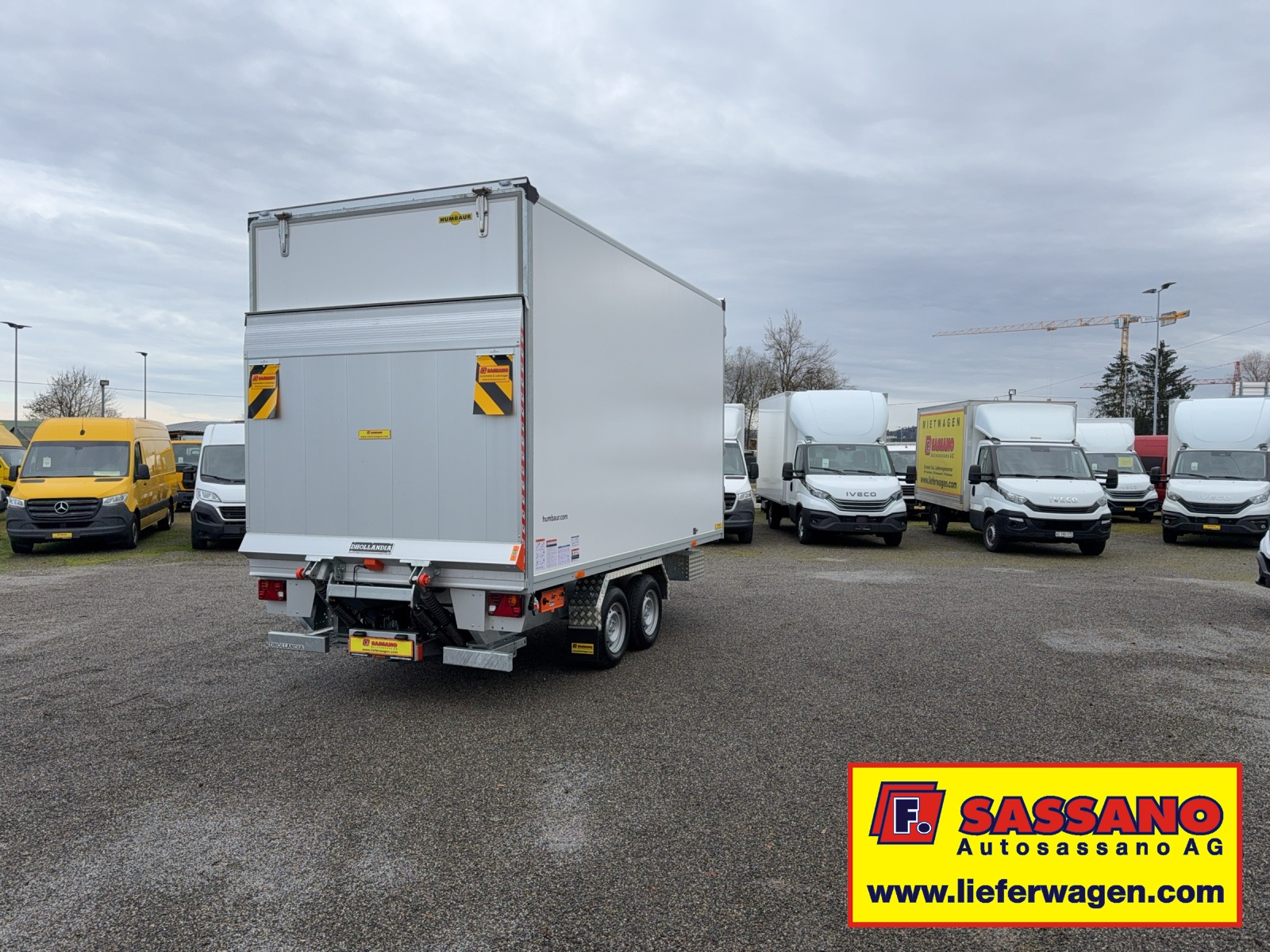 HUMBAUR HK 1625 Koffer mit Hebebühne / Durchladesystem