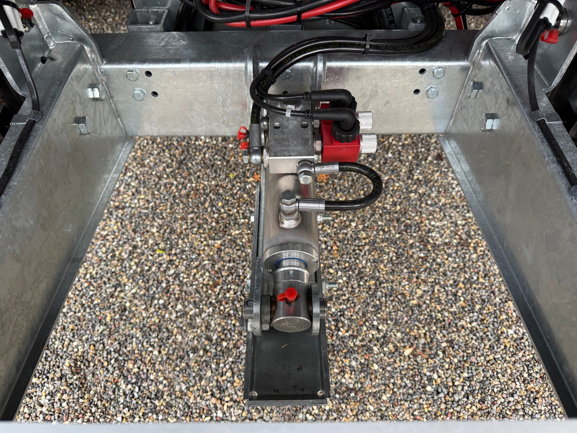 HUMBAUR HK 1625 Koffer mit Hebebühne / Durchladesystem-image-13