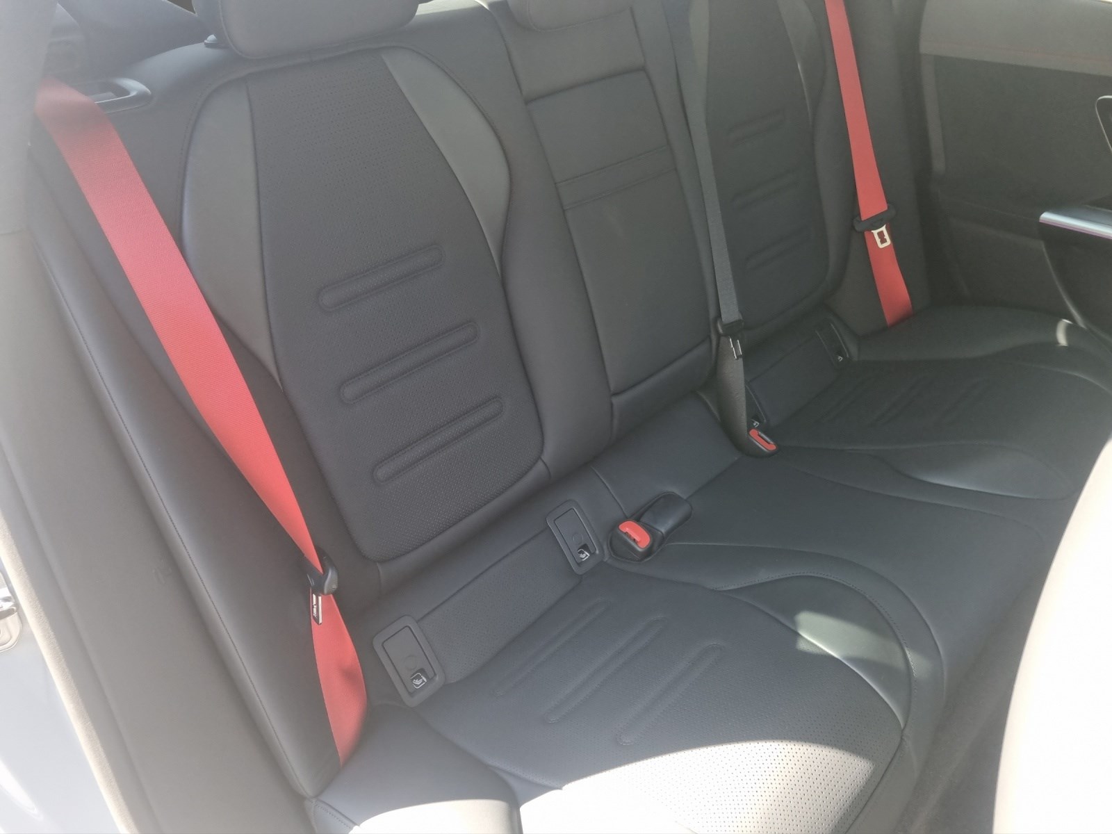 MERCEDES-BENZ EQE 43 AMG 4 Matic-image-18