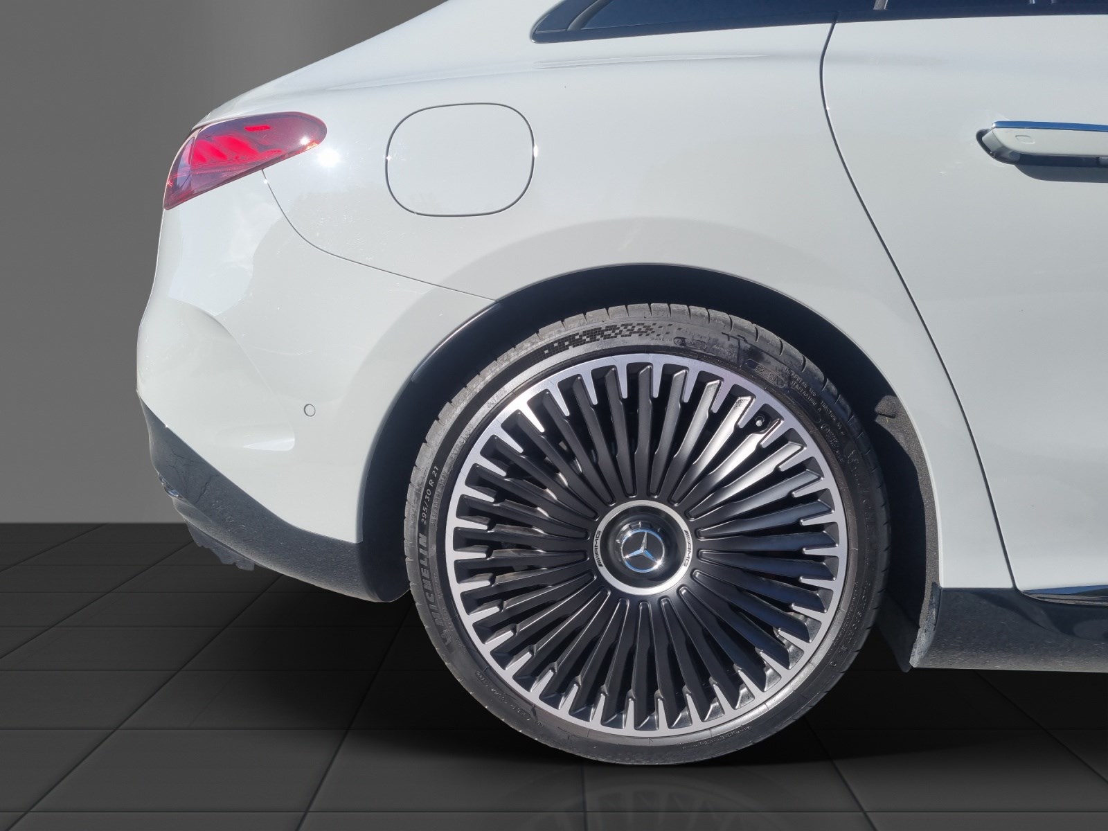 MERCEDES-BENZ EQE 43 AMG 4 Matic-image-23