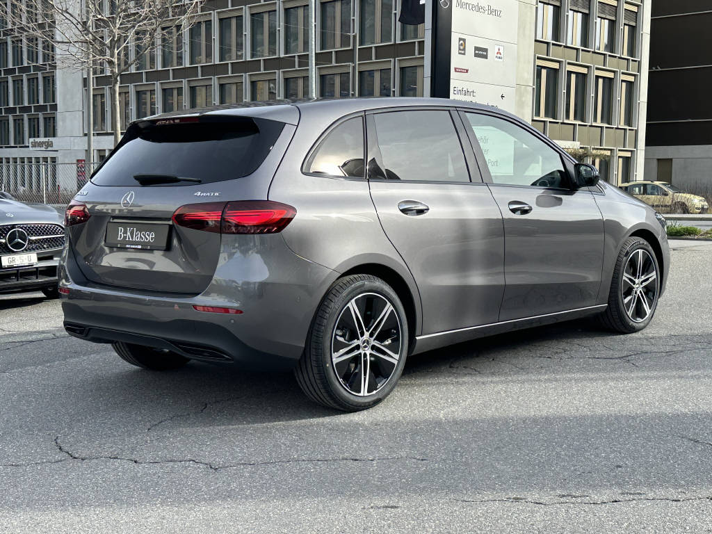 MERCEDES-BENZ B 220 Progressive 4matic-image-5