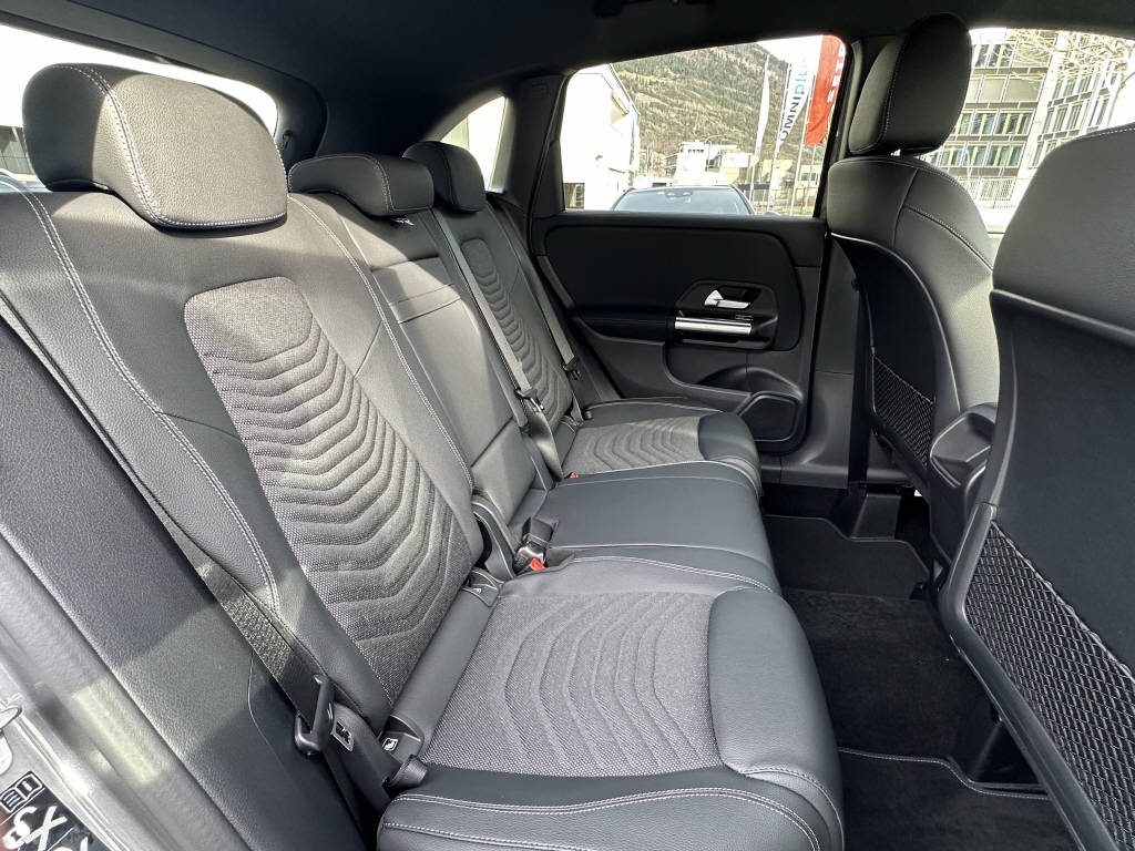 MERCEDES-BENZ B 220 Progressive 4matic-image-9