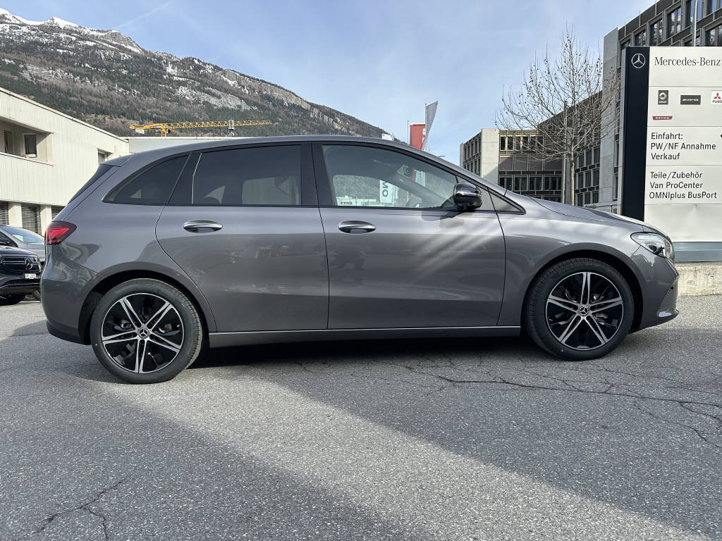 MERCEDES-BENZ B 220 Progressive 4matic-image-6