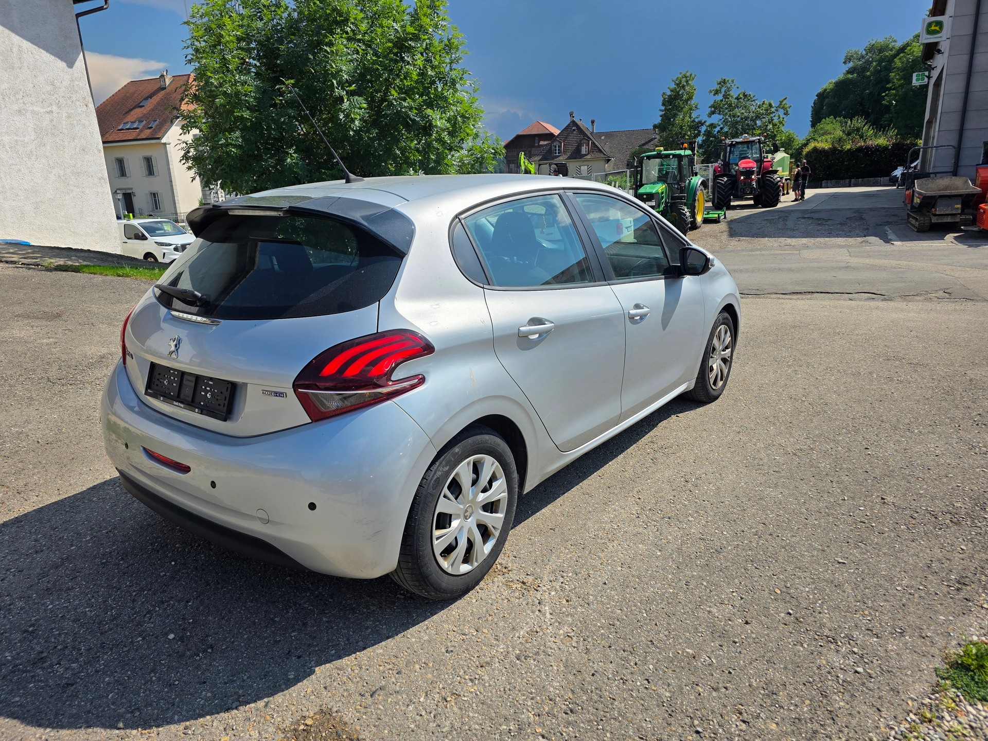 PEUGEOT 208 1.6 BlueHDi Active-image-4