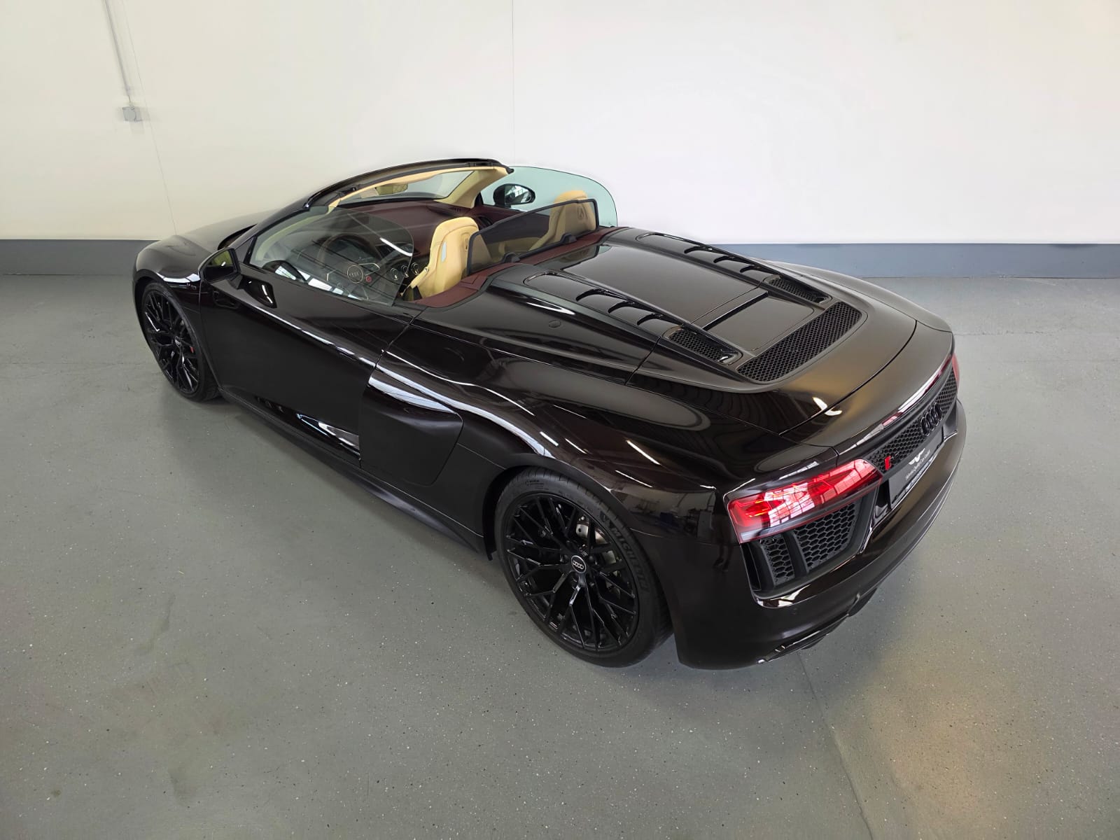 AUDI R8 Spyder 5.2 RWS S-Tronic-image-17