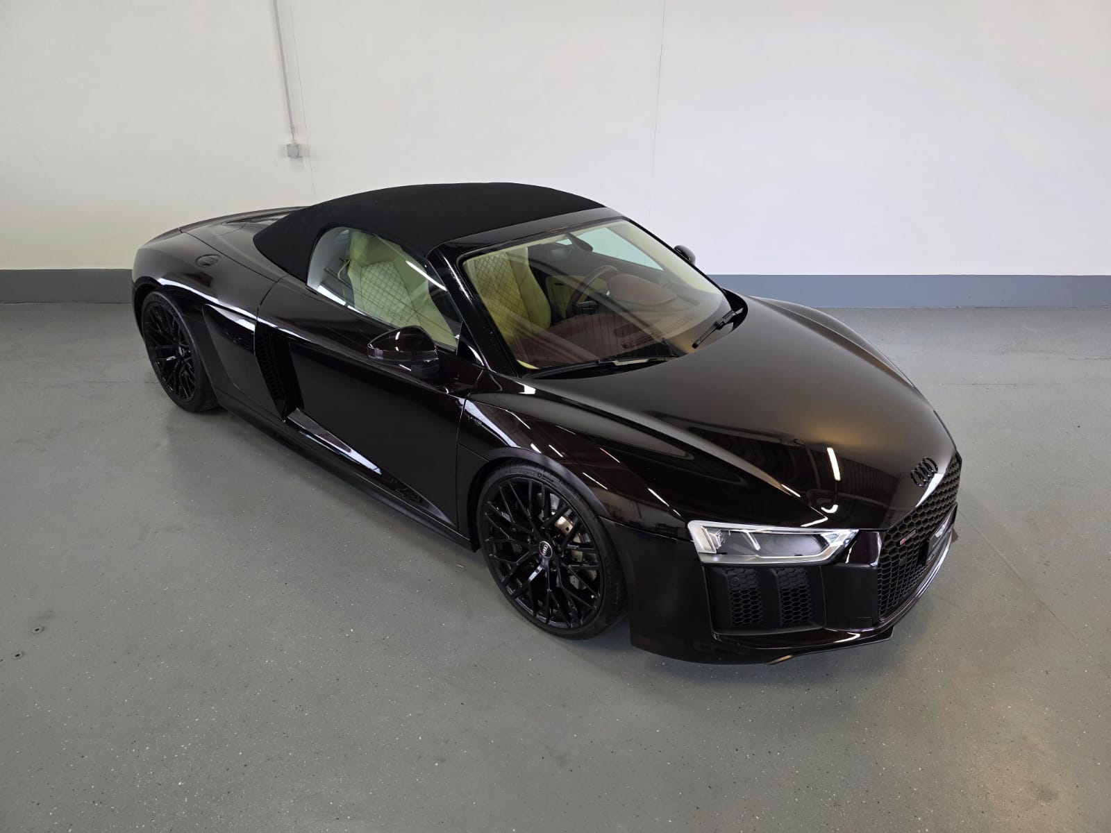AUDI R8 Spyder 5.2 RWS S-Tronic-image-6