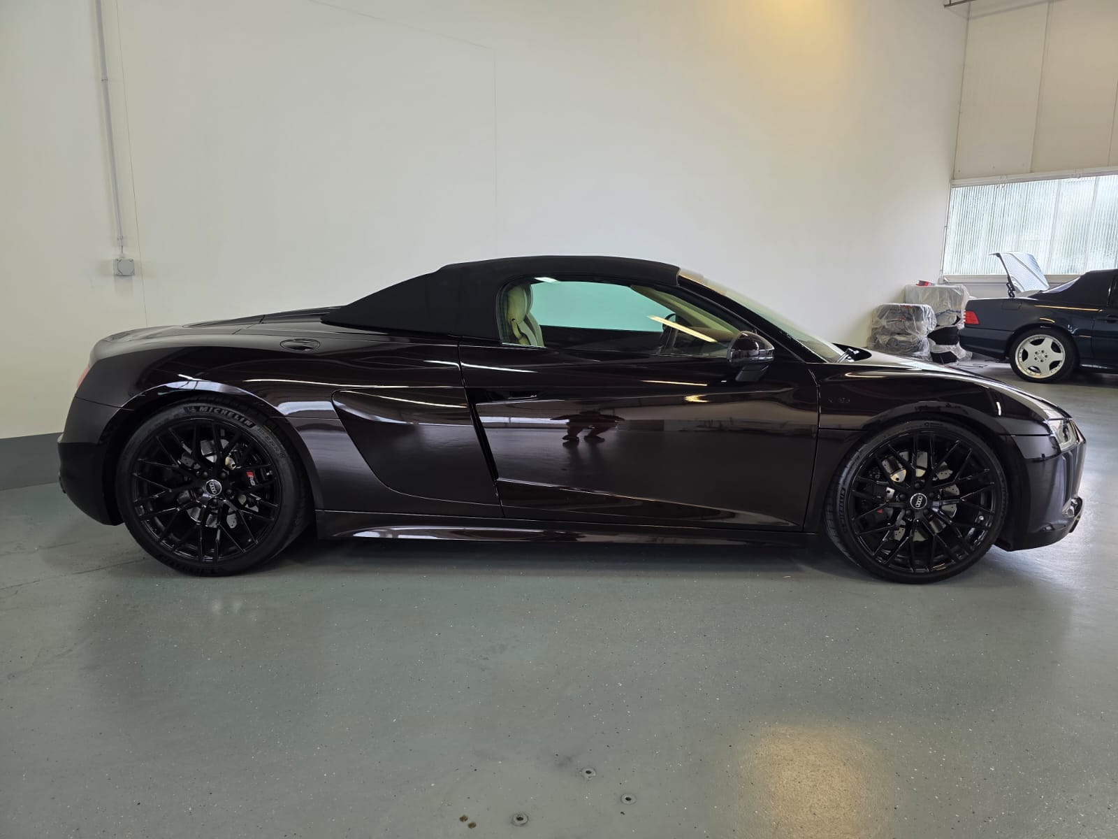 AUDI R8 Spyder 5.2 RWS S-Tronic-image-12