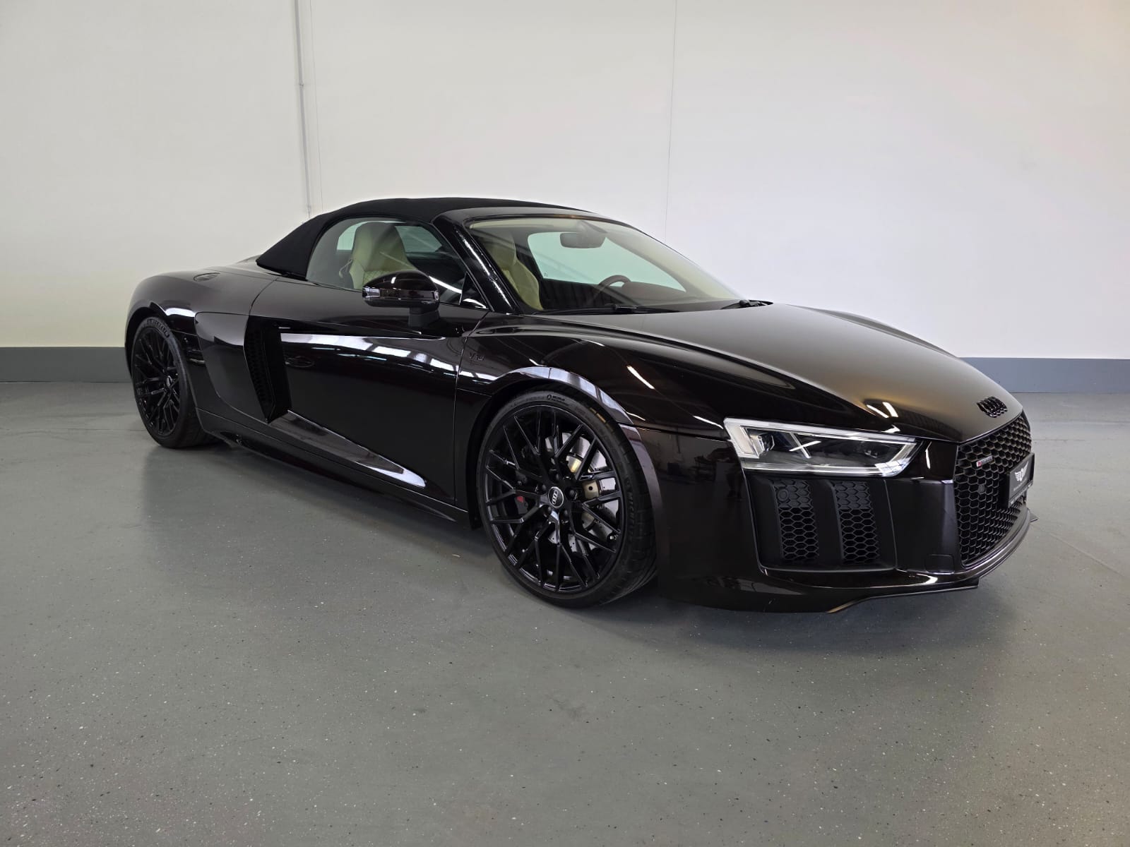 AUDI R8 Spyder 5.2 RWS S-Tronic-image-8