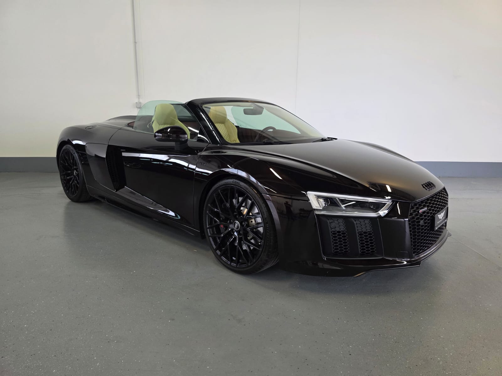 AUDI R8 Spyder 5.2 RWS S-Tronic-showroom-element-2