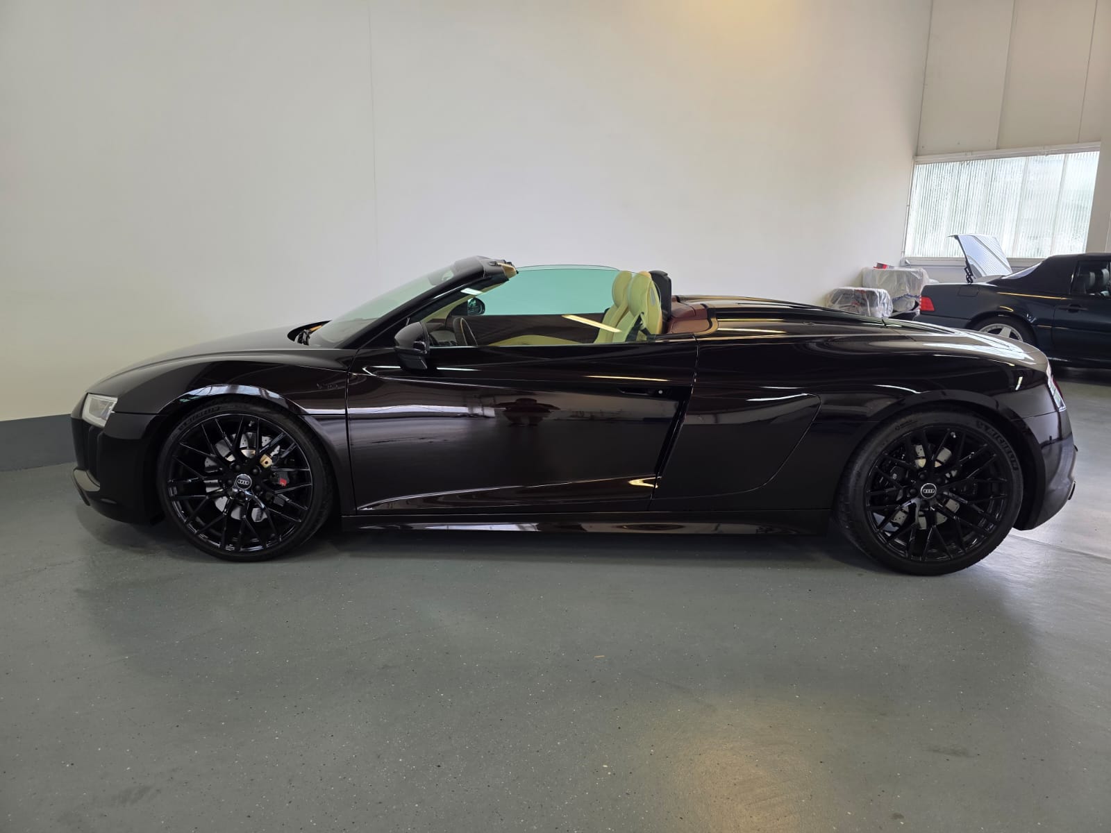 AUDI R8 Spyder 5.2 RWS S-Tronic-image-10