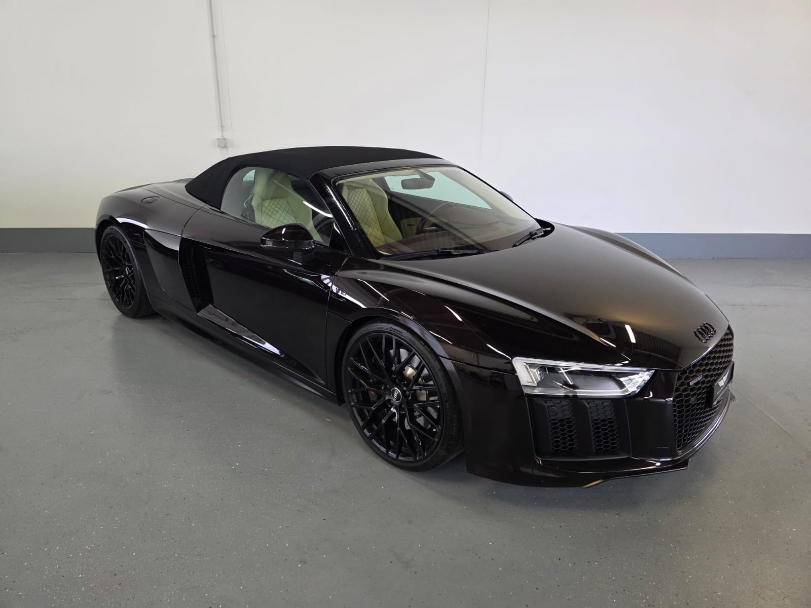 AUDI R8 Spyder 5.2 RWS S-Tronic-image-7