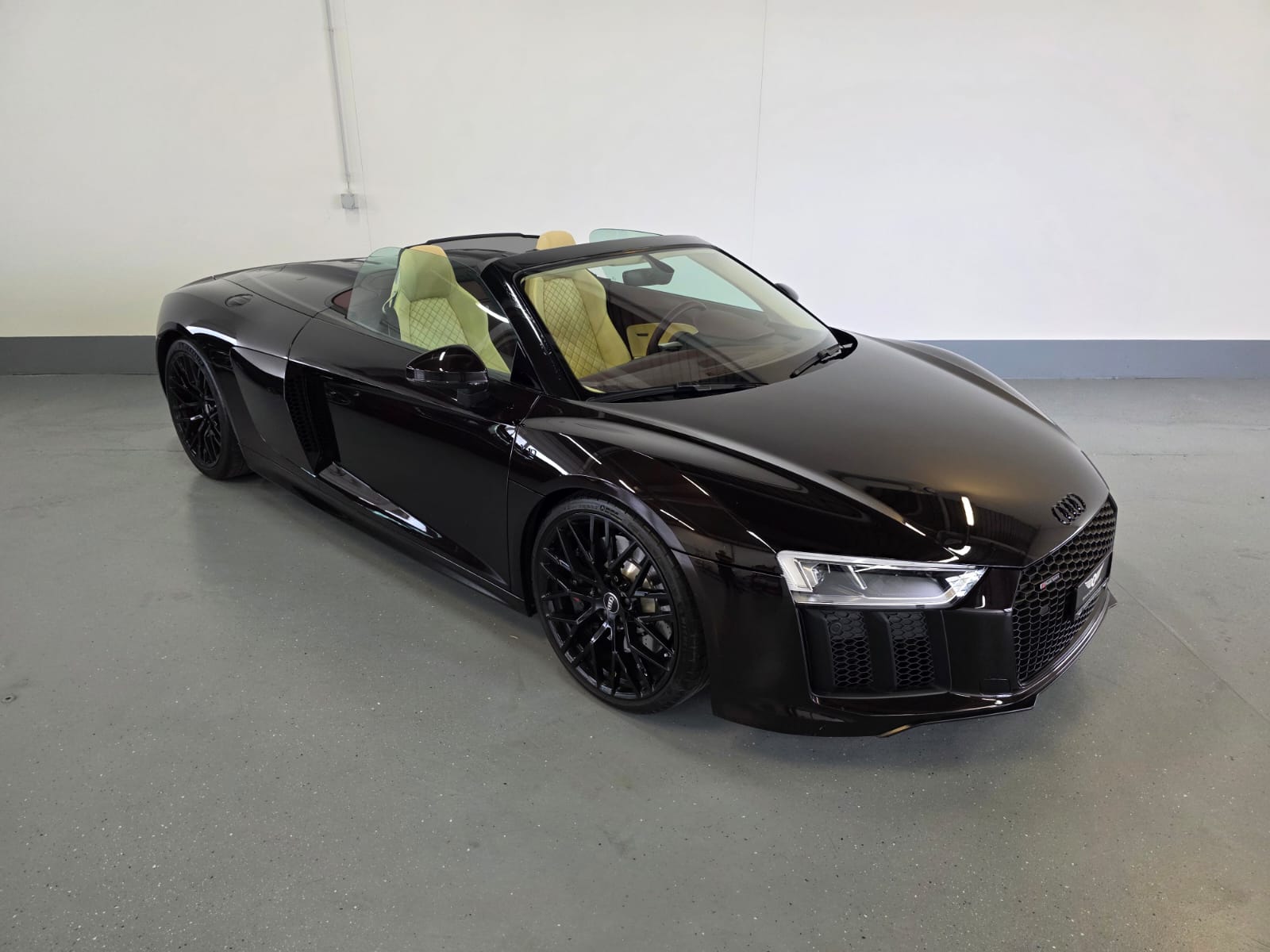 AUDI R8 Spyder 5.2 RWS S-Tronic-showroom-element-1